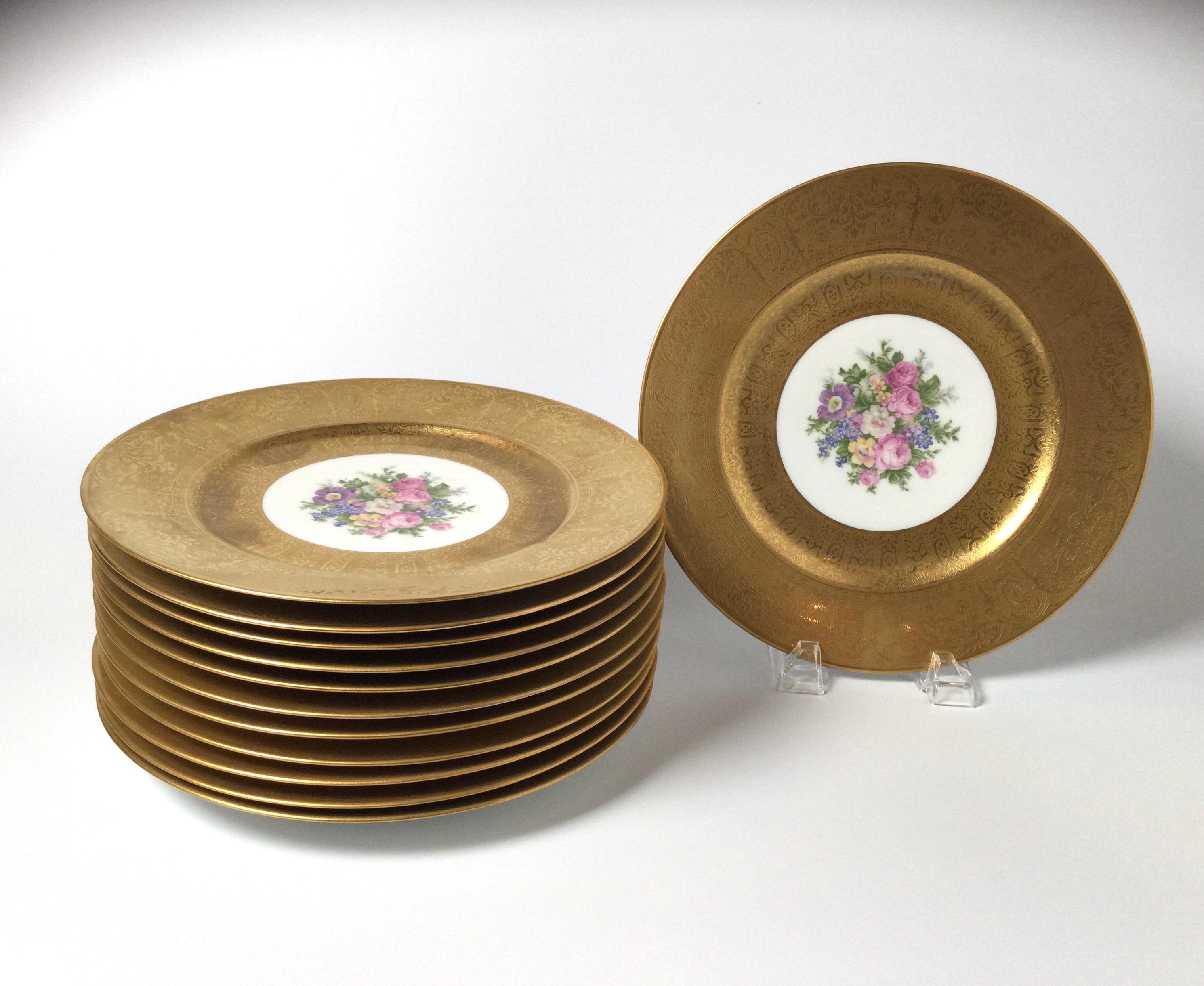 Set of 12 French Porcelain Gold Encrusted Floral Service Cabinet Plates In Excellent Condition In Lambertville, NJ