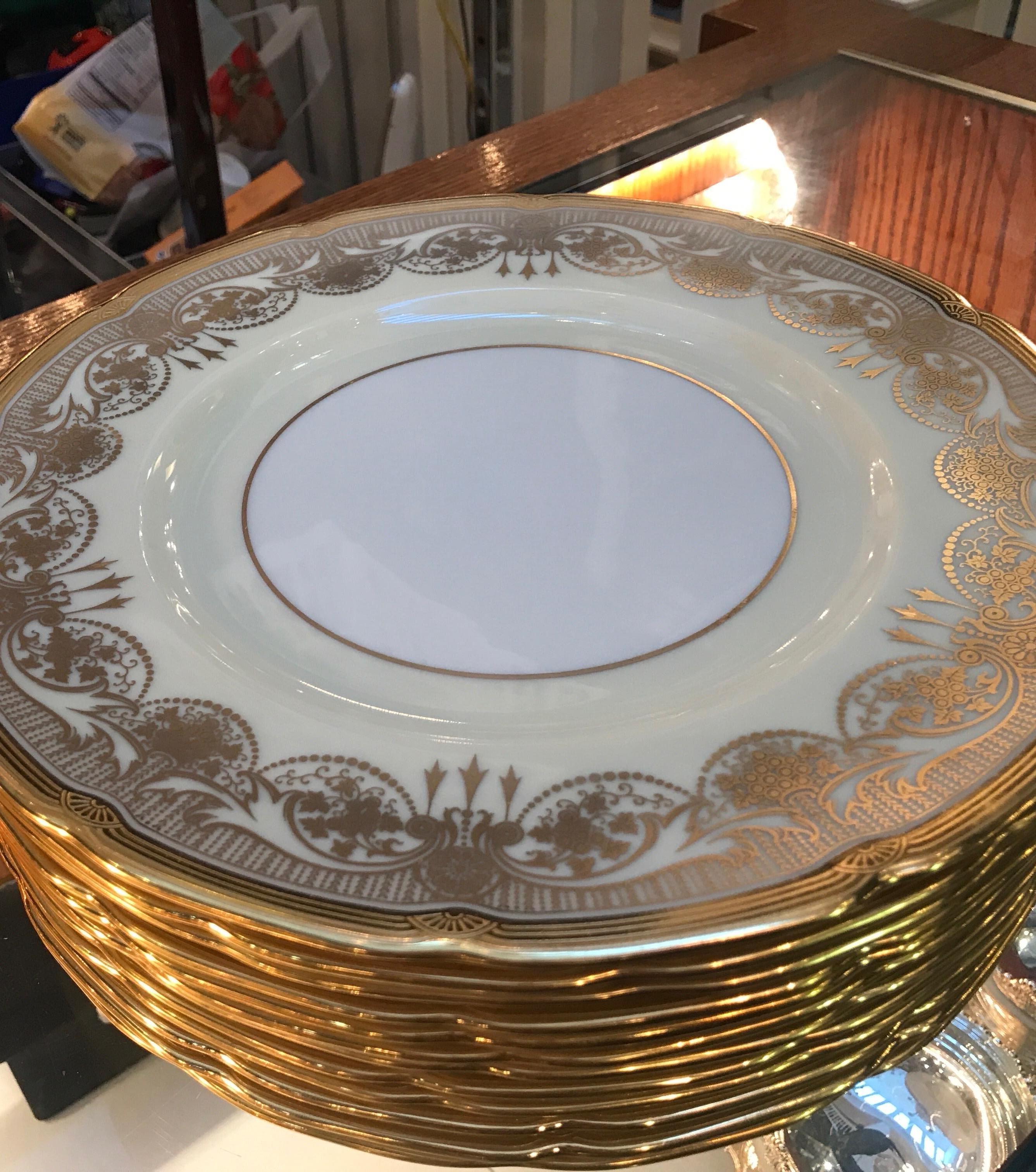 A Set of 12 Gold Encrusted Service Dinner Plates In Excellent Condition In Lambertville, NJ