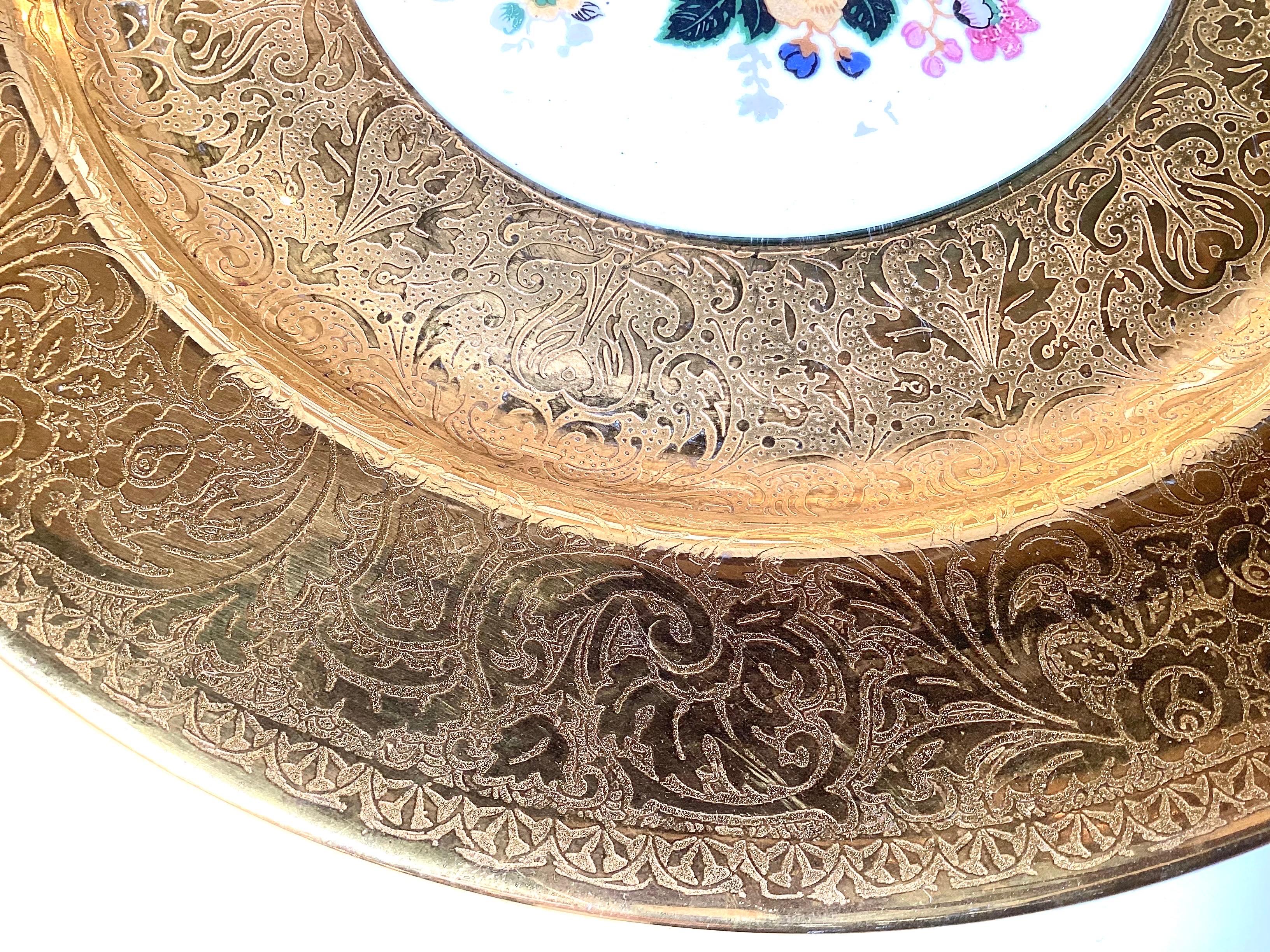 A Set of 12 Lavish Gold Floral Service Cabinet Plates In Excellent Condition For Sale In Lambertville, NJ