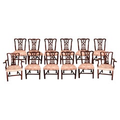 Ensemble de 12 chaises de salle à manger en acajou du milieu du XIXe siècle.