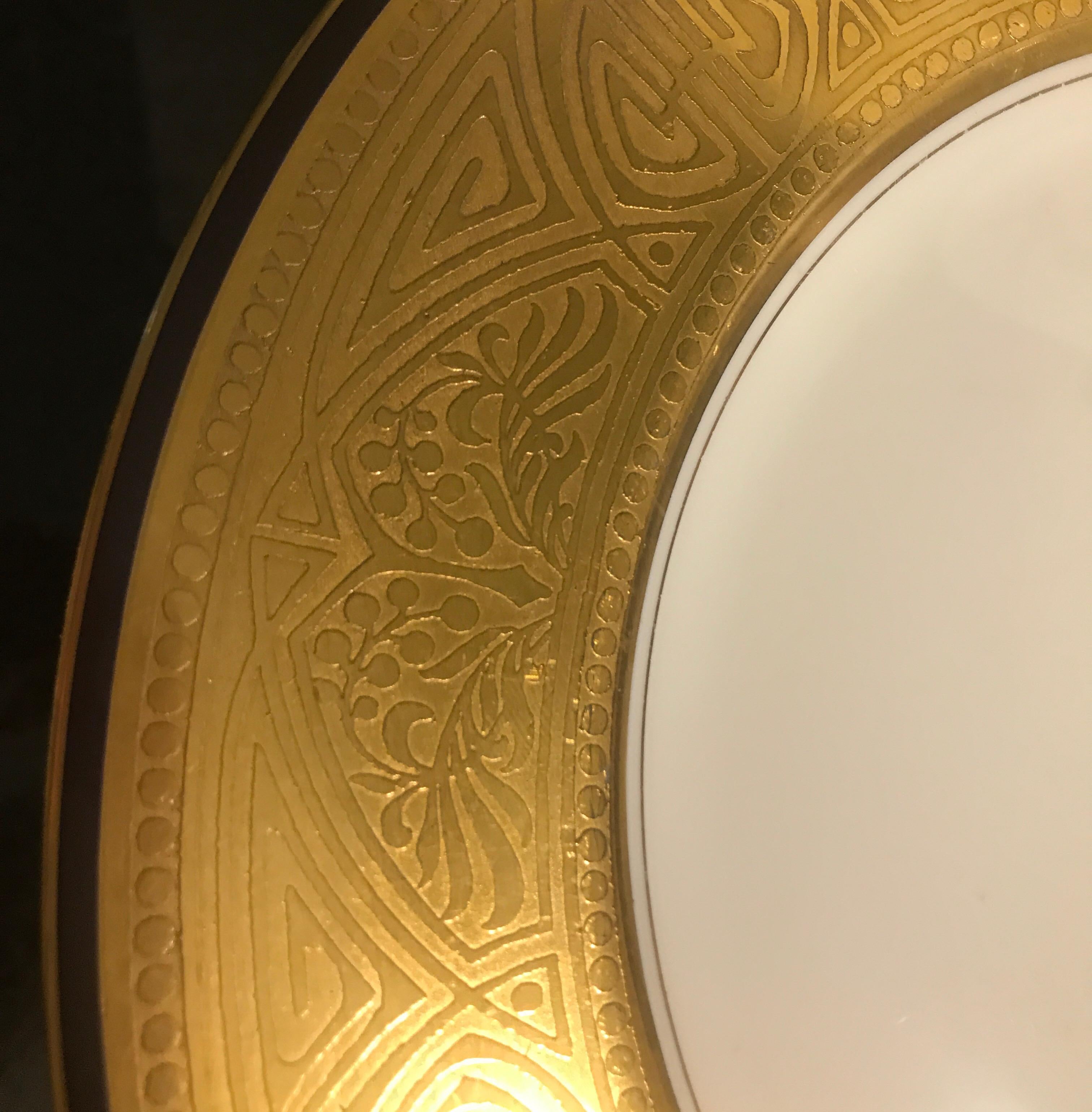 Set of 12 Porcelain Art Nouveau Gold Encrusted Service Dinner Plates 4