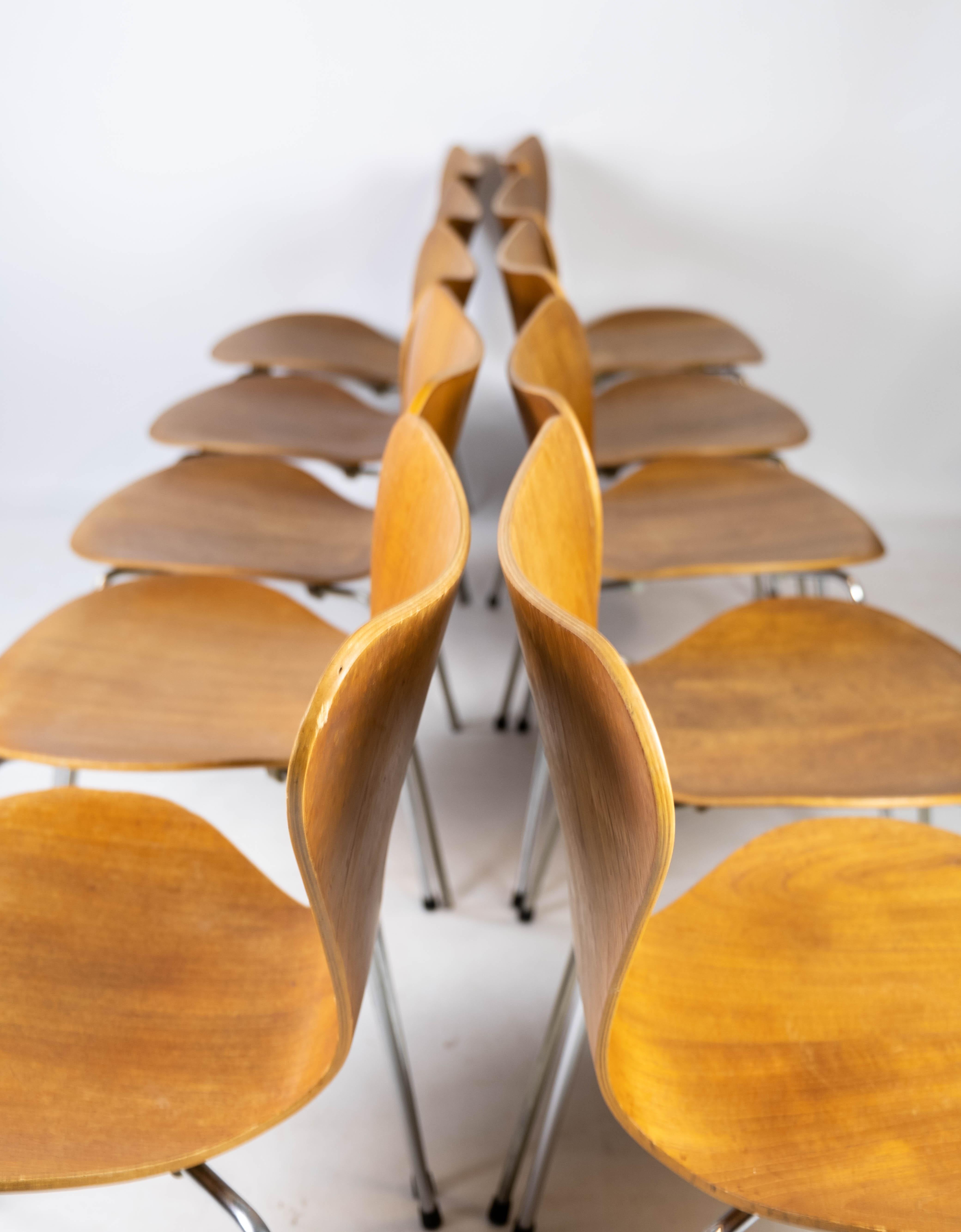 Set of 12 Series Seven Chairs, Model 3107, of Teak Designed by Arne Jacobsen 6