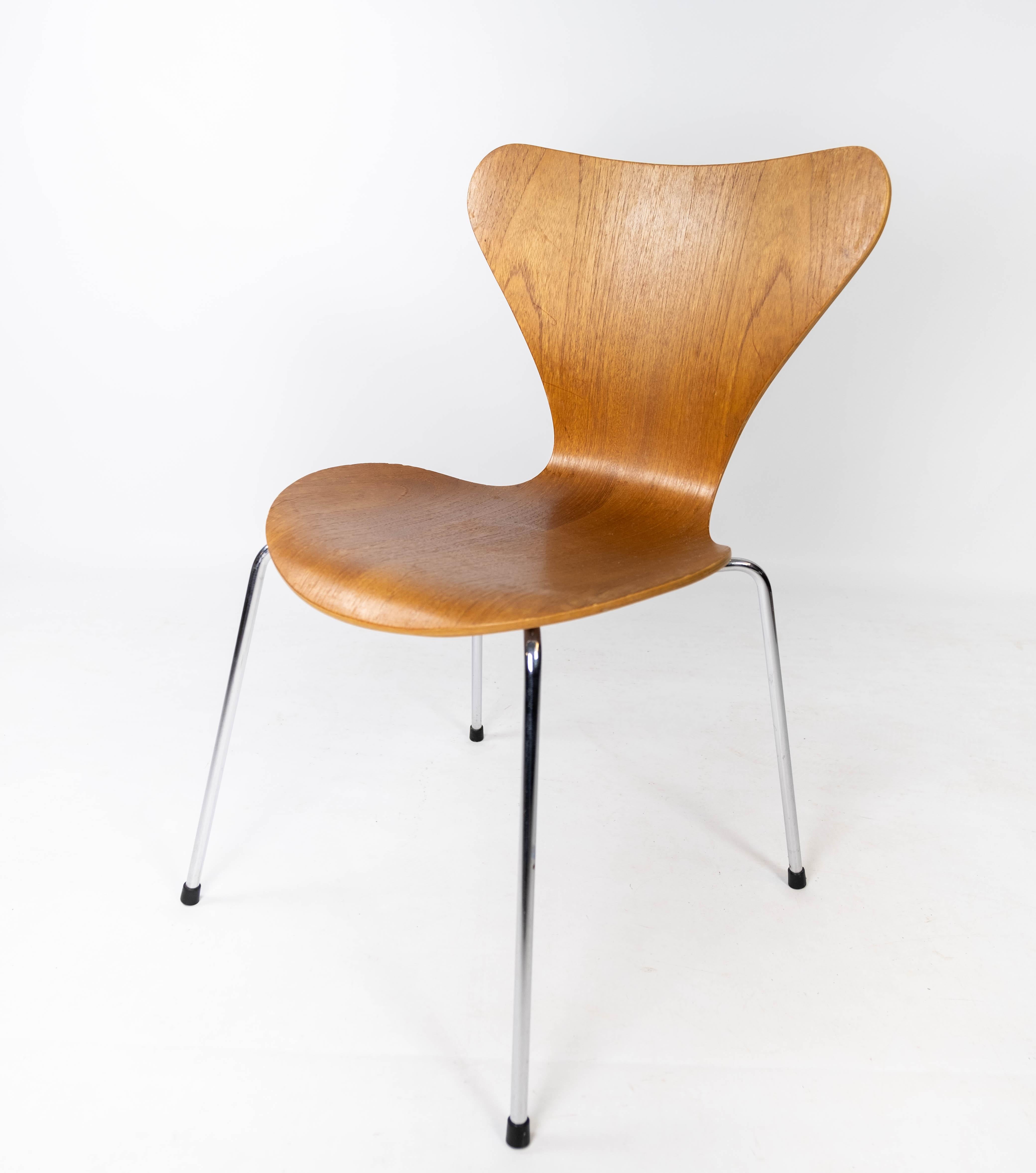 A set of 12 series seven chairs, model 3107, of teak designed by Arne Jacobsen and manufactured by Fritz Hansen in 1996. The chairs are in great vintage condition.