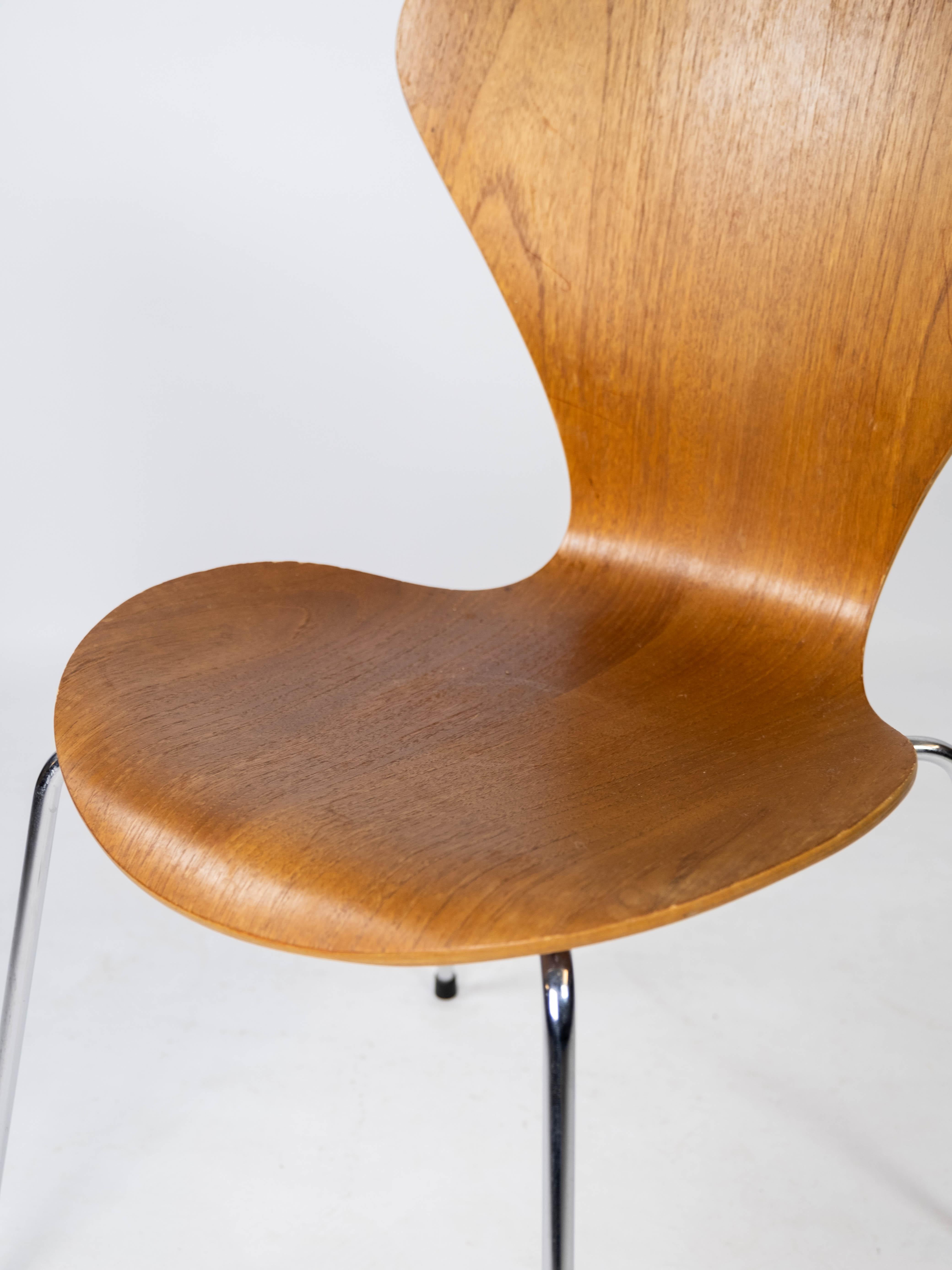 Scandinavian Modern Set of 12 Series Seven Chairs, Model 3107, of Teak Designed by Arne Jacobsen