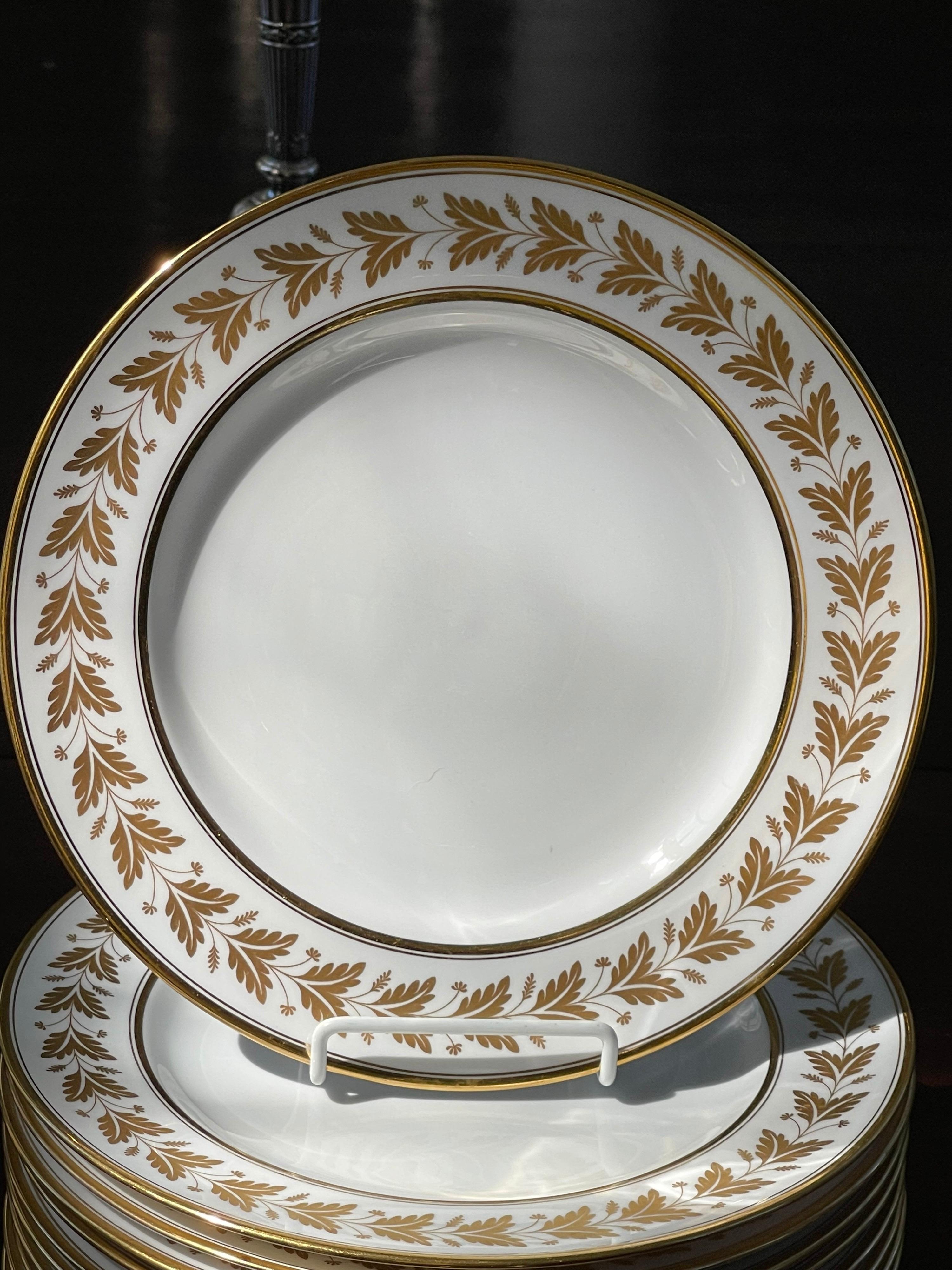 Neoclassical Set of 12 Spode Copeland Dinner Plates For Sale