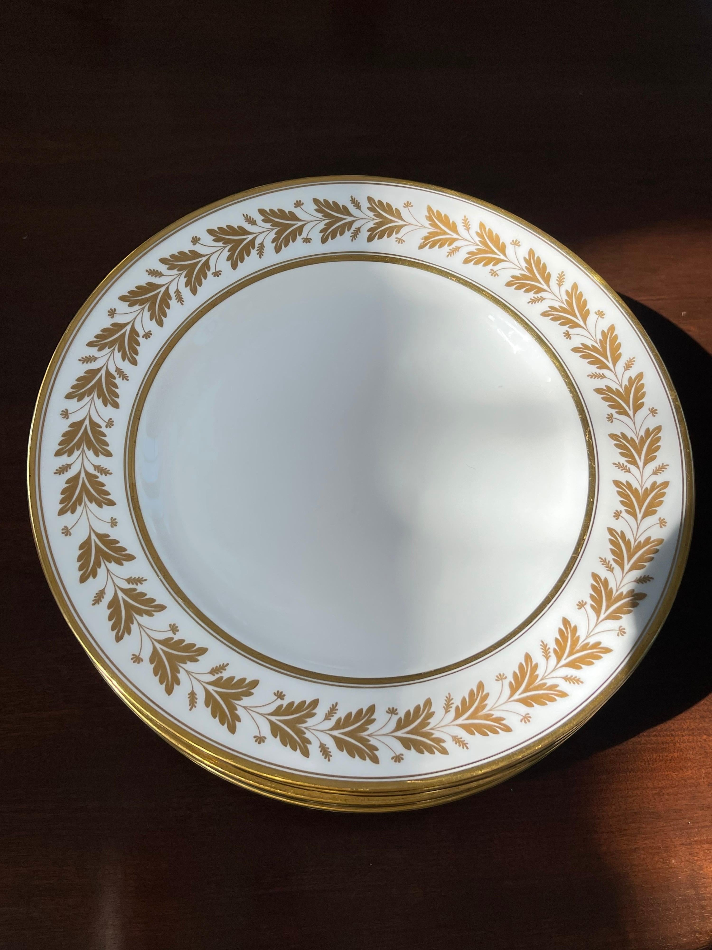 Set of 12 Spode Copeland Dinner Plates In Good Condition For Sale In New Haven, CT
