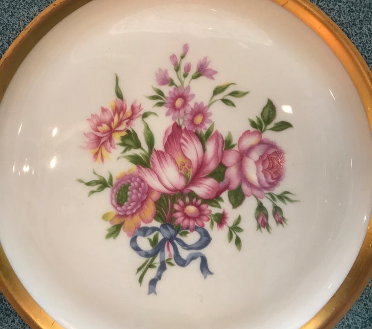 Set of 12 Theodore Haviland Service Dinner Plates In Excellent Condition For Sale In Lambertville, NJ