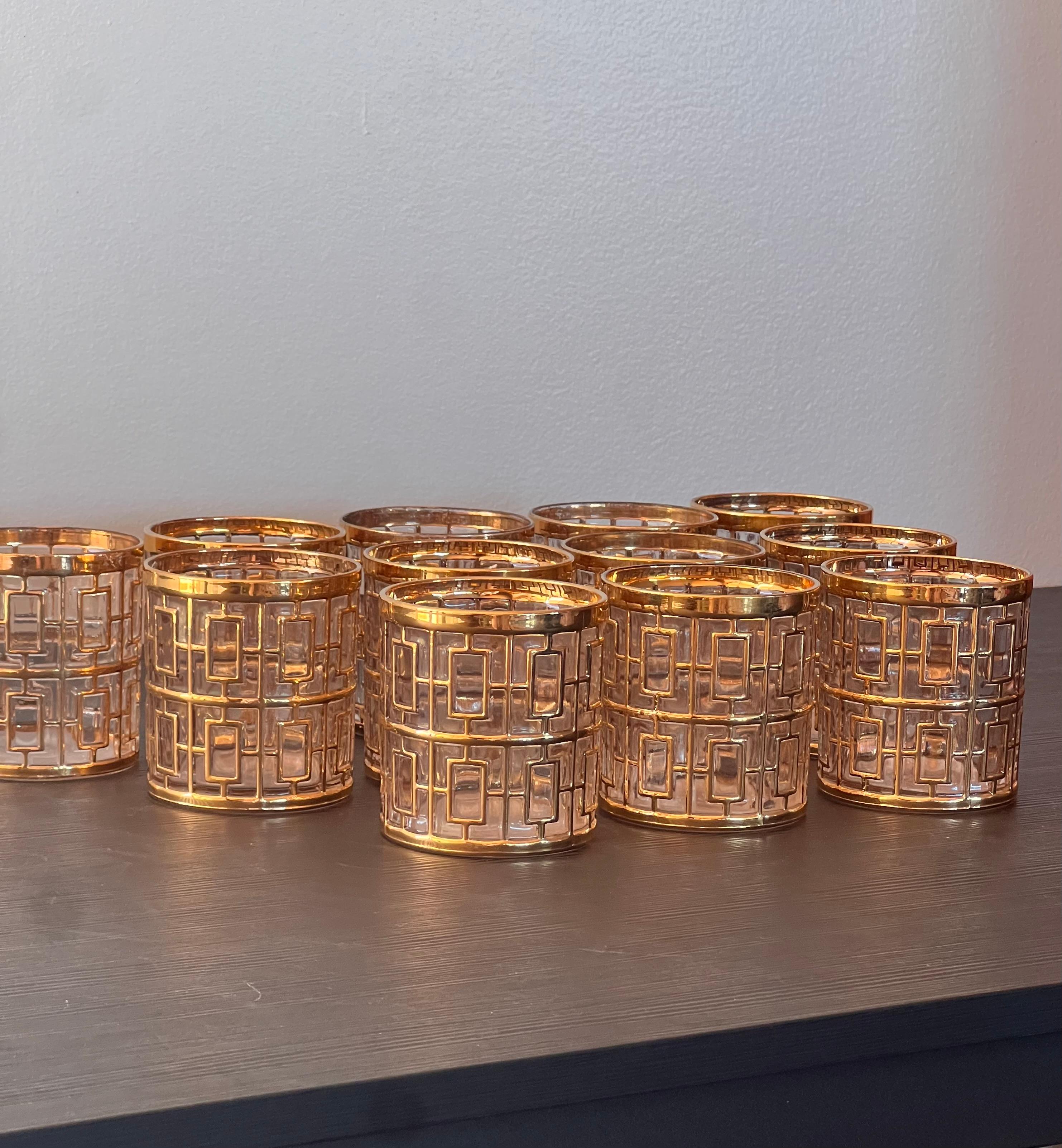 Ein Satz von zwölf goldenen 