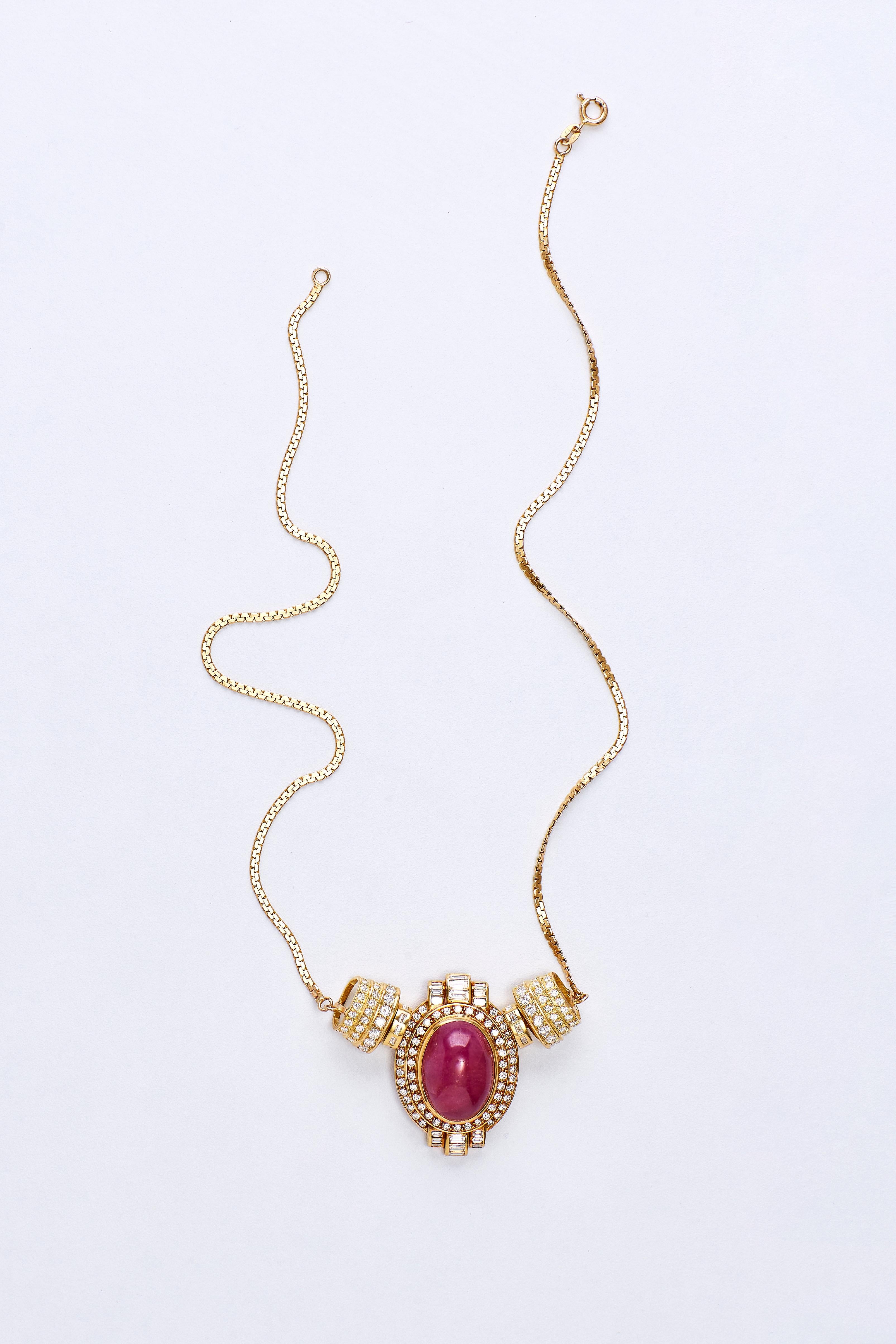 Set of 14 Karat Gold, Ruby and Diamonds Pendant with Chain and Earrings In Excellent Condition For Sale In Tel Aviv, IL