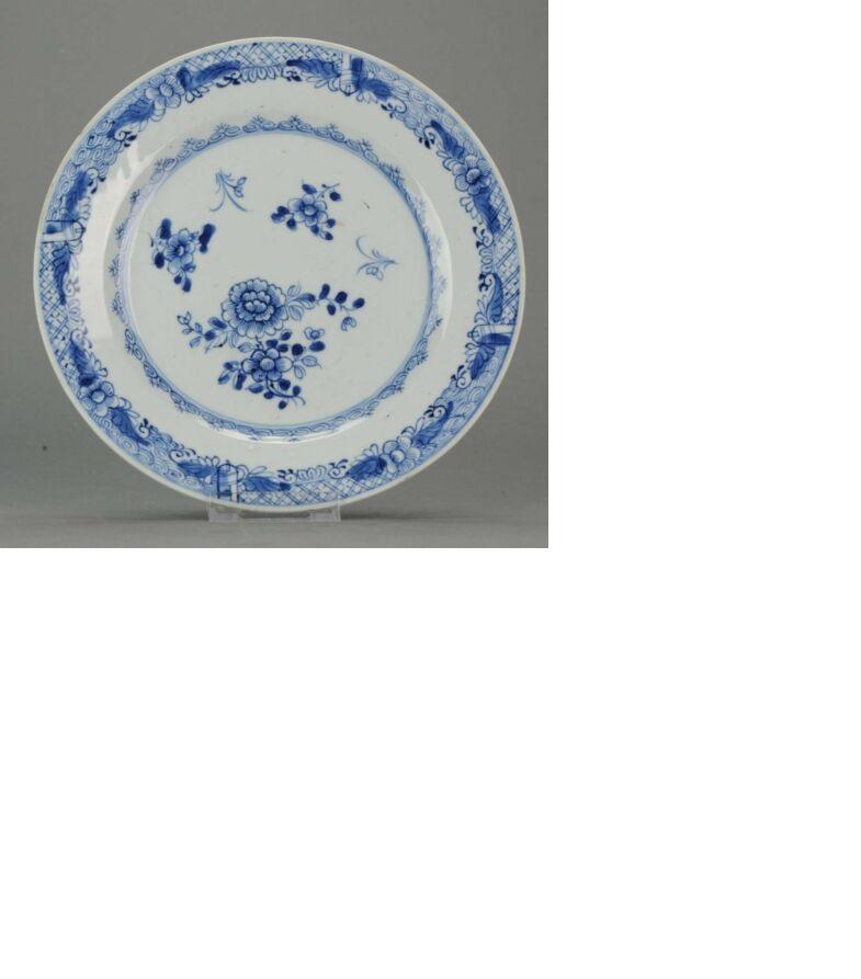 18th Century Set of Chinese Blue and White Plate for Wall Decoration Porcelain China For Sale
