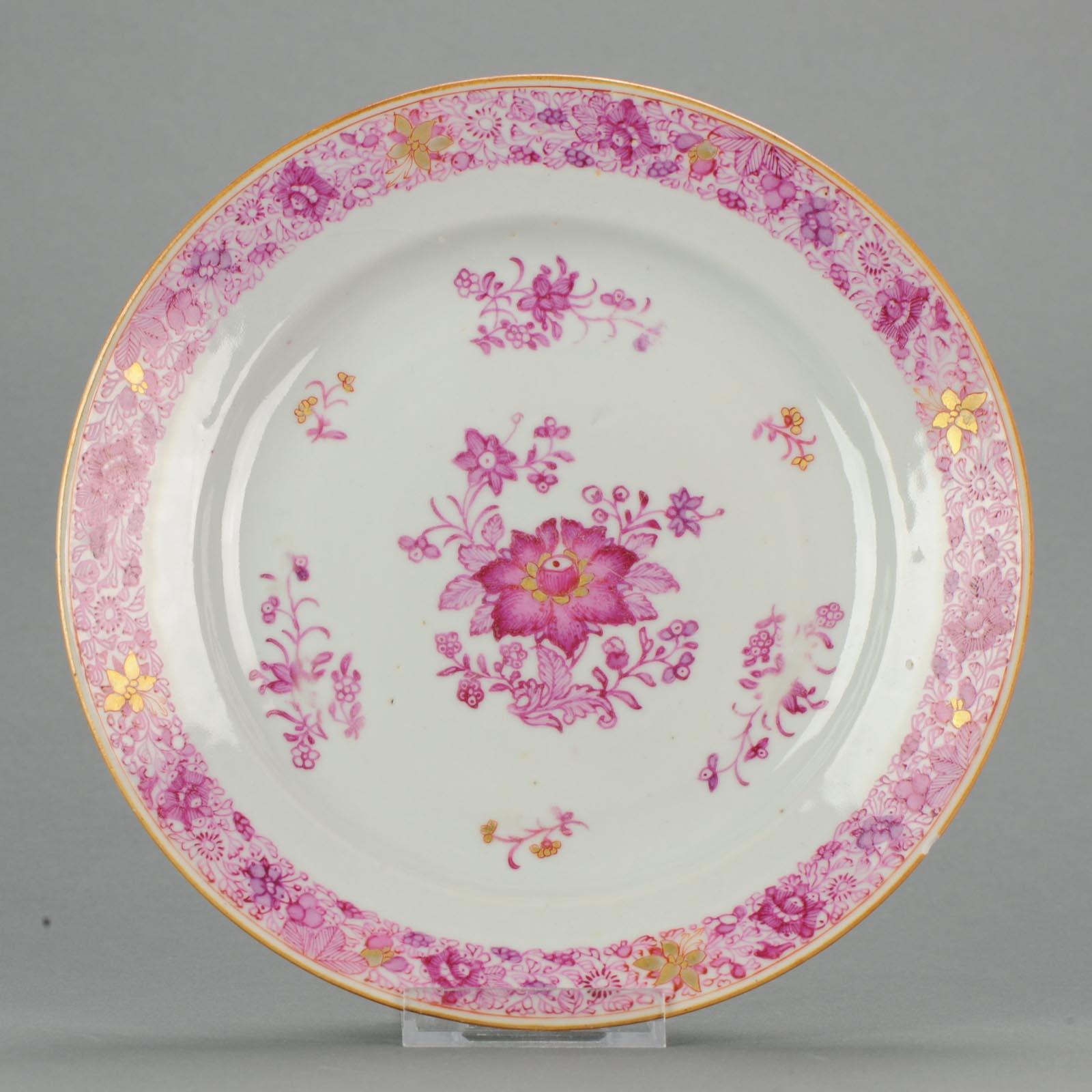 18th Century Set of Chinese Famille Rose Plates for Wall Decoration Porcelain China For Sale
