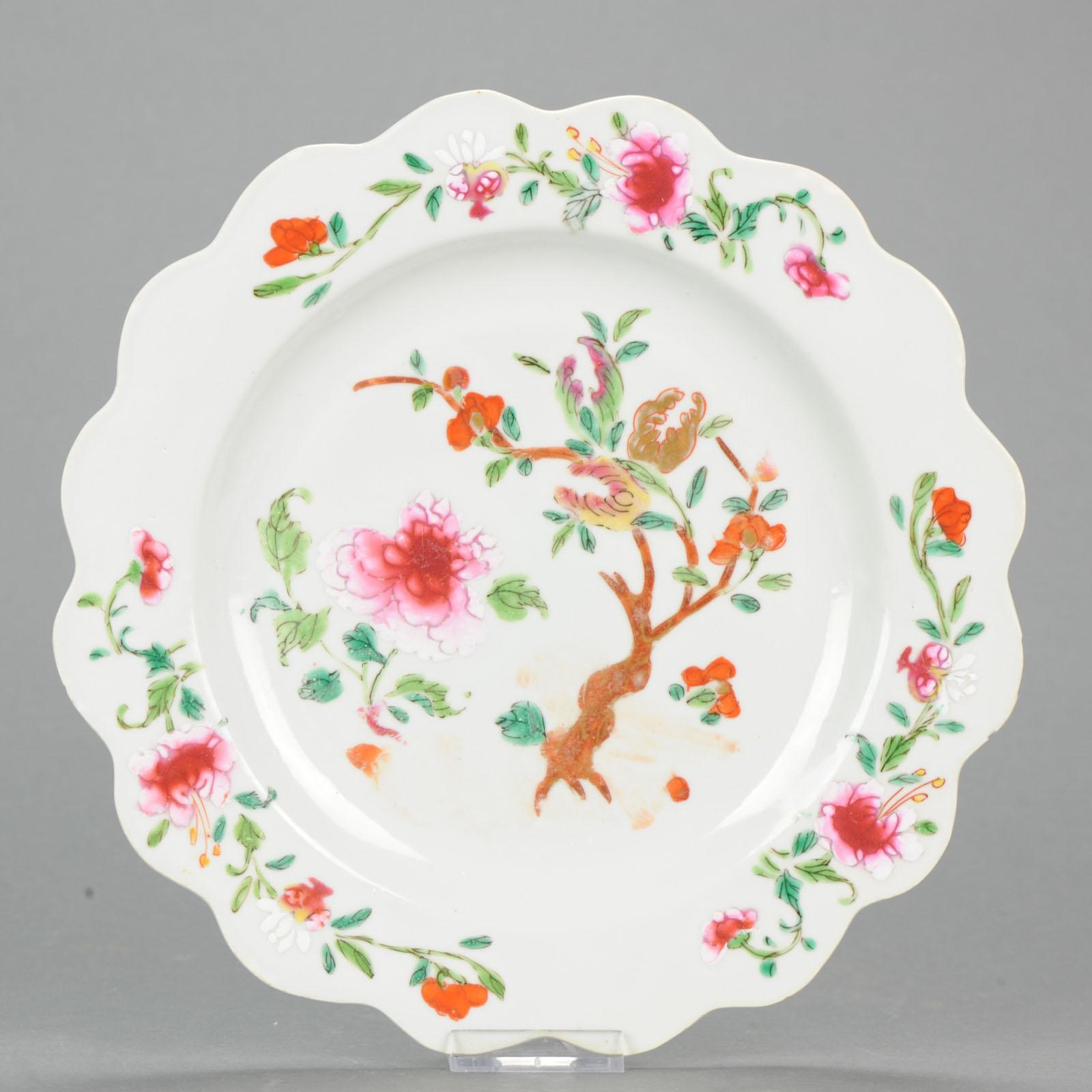 XVIIIe siècle Ensemble d'assiettes chinoises en porcelaine Famille Rose pour décoration murale en vente