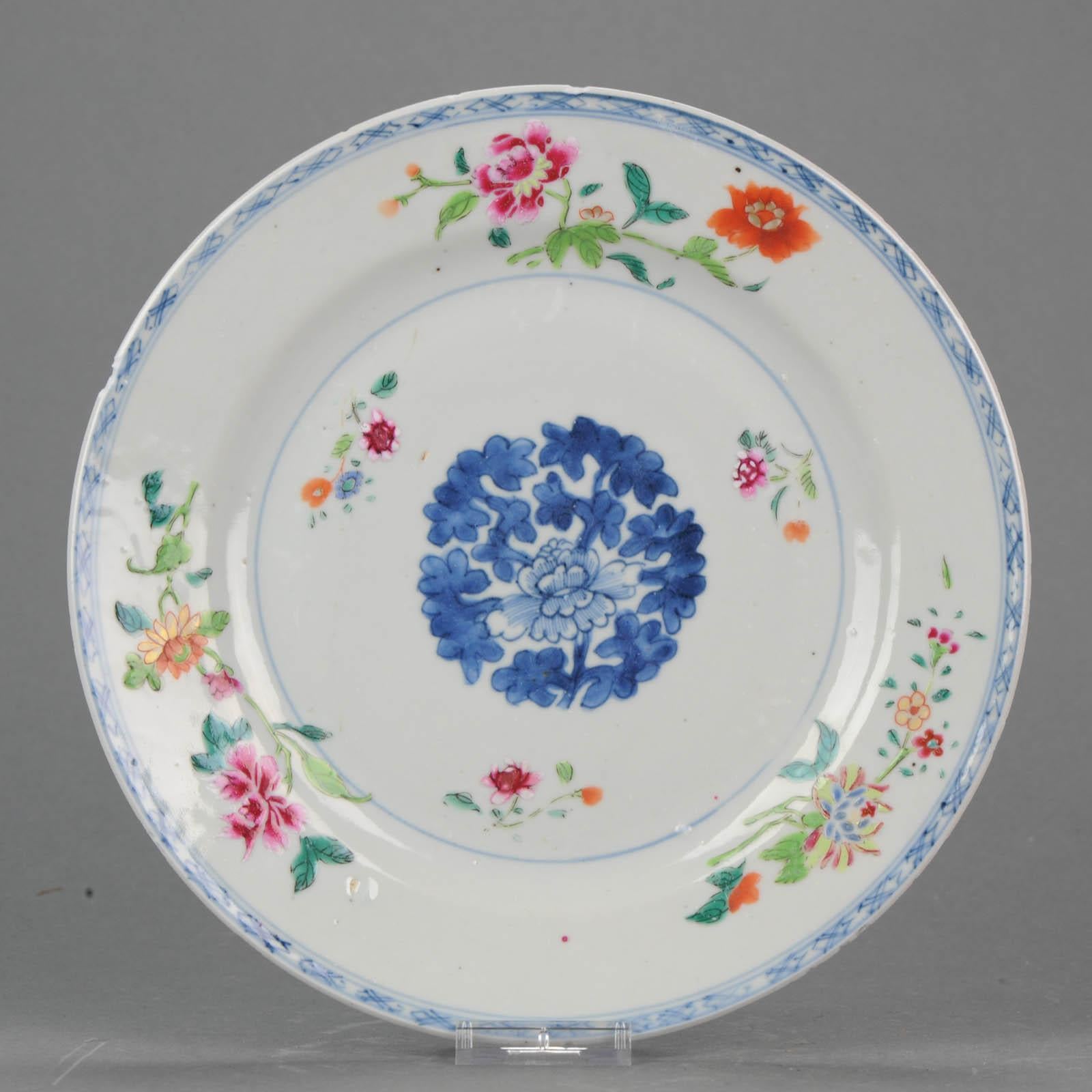 18th Century Set of Chinese Famille Rose Plates for Wall decoration Porcelain, China For Sale