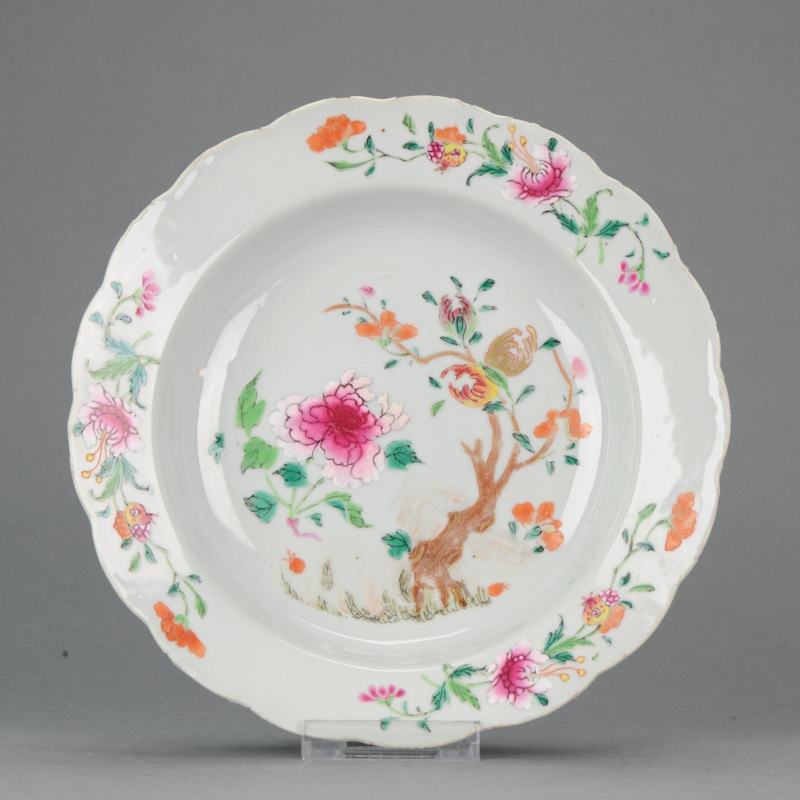 Ensemble d'assiettes chinoises en porcelaine Famille Rose pour décoration murale en vente 1