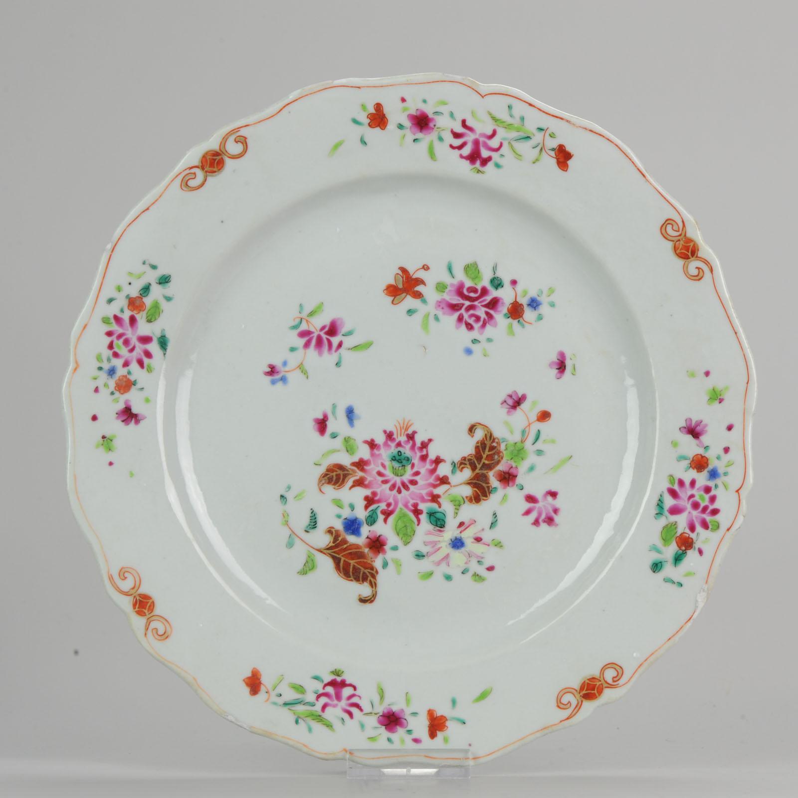 Ensemble d'assiettes chinoises en porcelaine Famille Rose pour décoration murale en vente 2