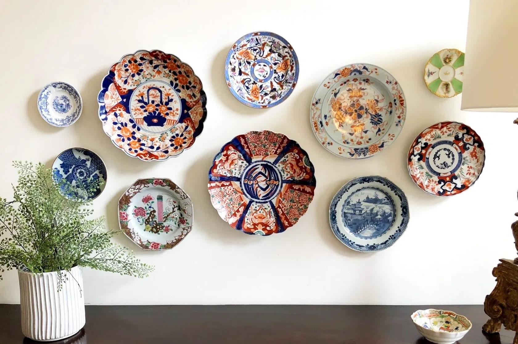 Perfect for interior wall decoration. We offer sets of 18th-19th century Chinese/Japanese Imari plates in different sizes. Available in every quantity needed. The selection in the pictures might not be available due to stock changes, but we have