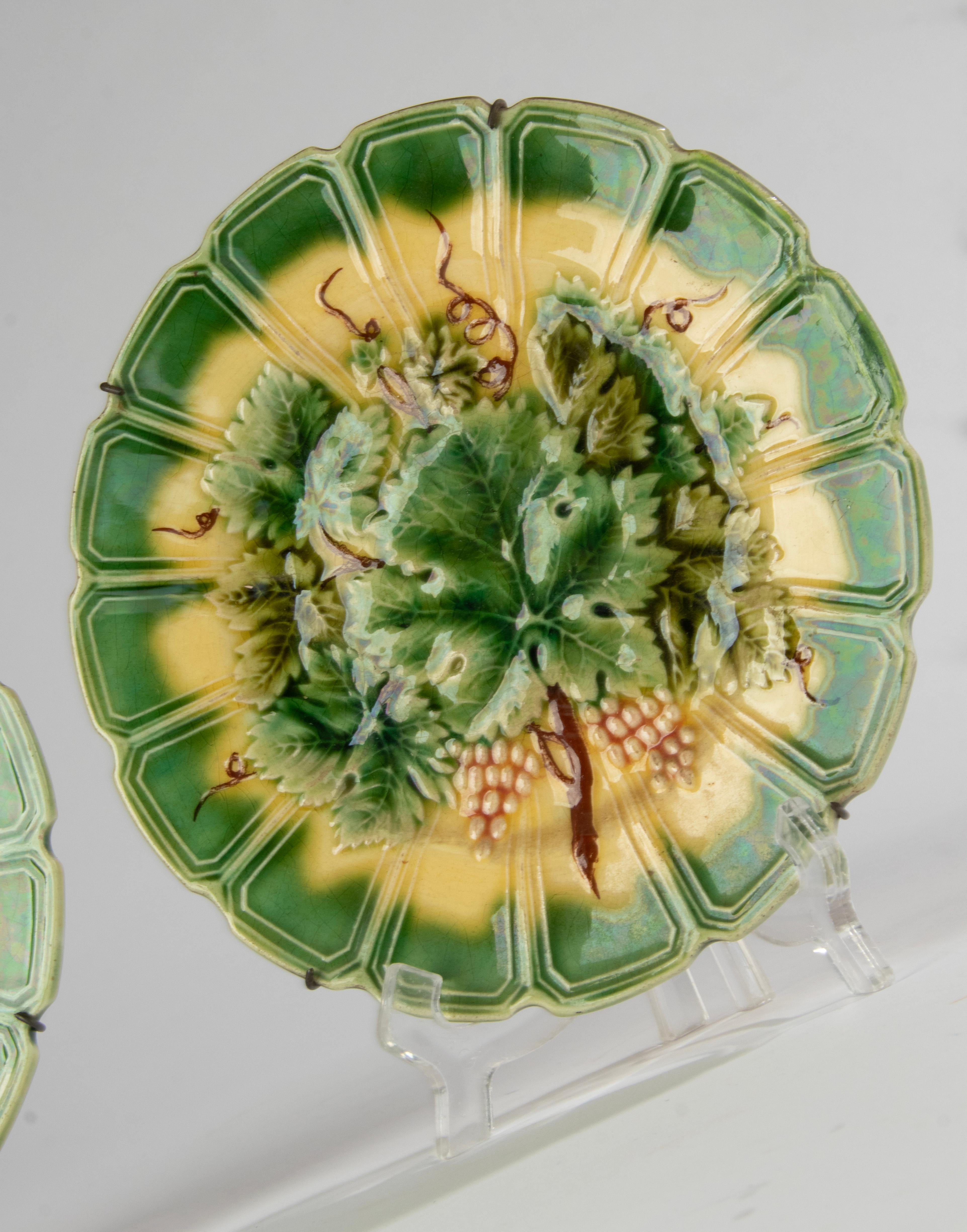 A Set of 2 Antique Majolica Plates made by Sarreguemines  For Sale 3