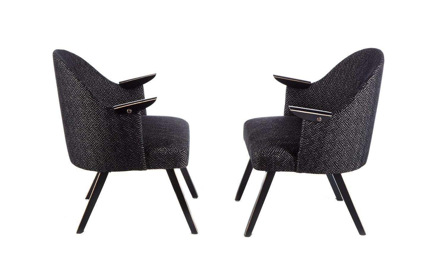 Mid-Century Modern A set of 2 armchairs For Sale