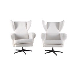 A set of 2 armchairs