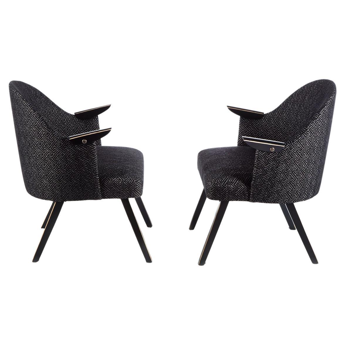 A set of 2 armchairs