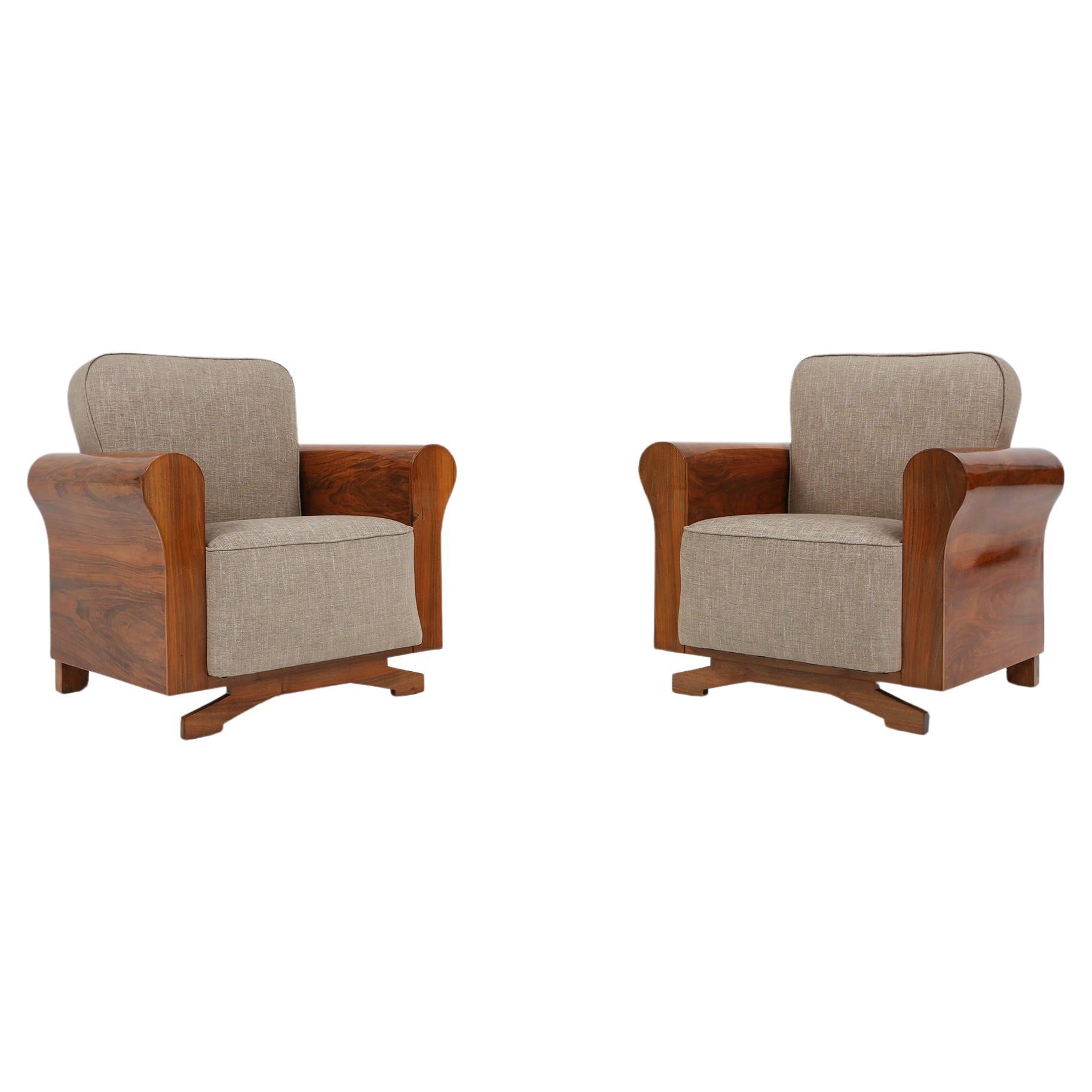 A set of 2 beautiful made Art Deco armchairs with walnut veneer, France, 1930 For Sale