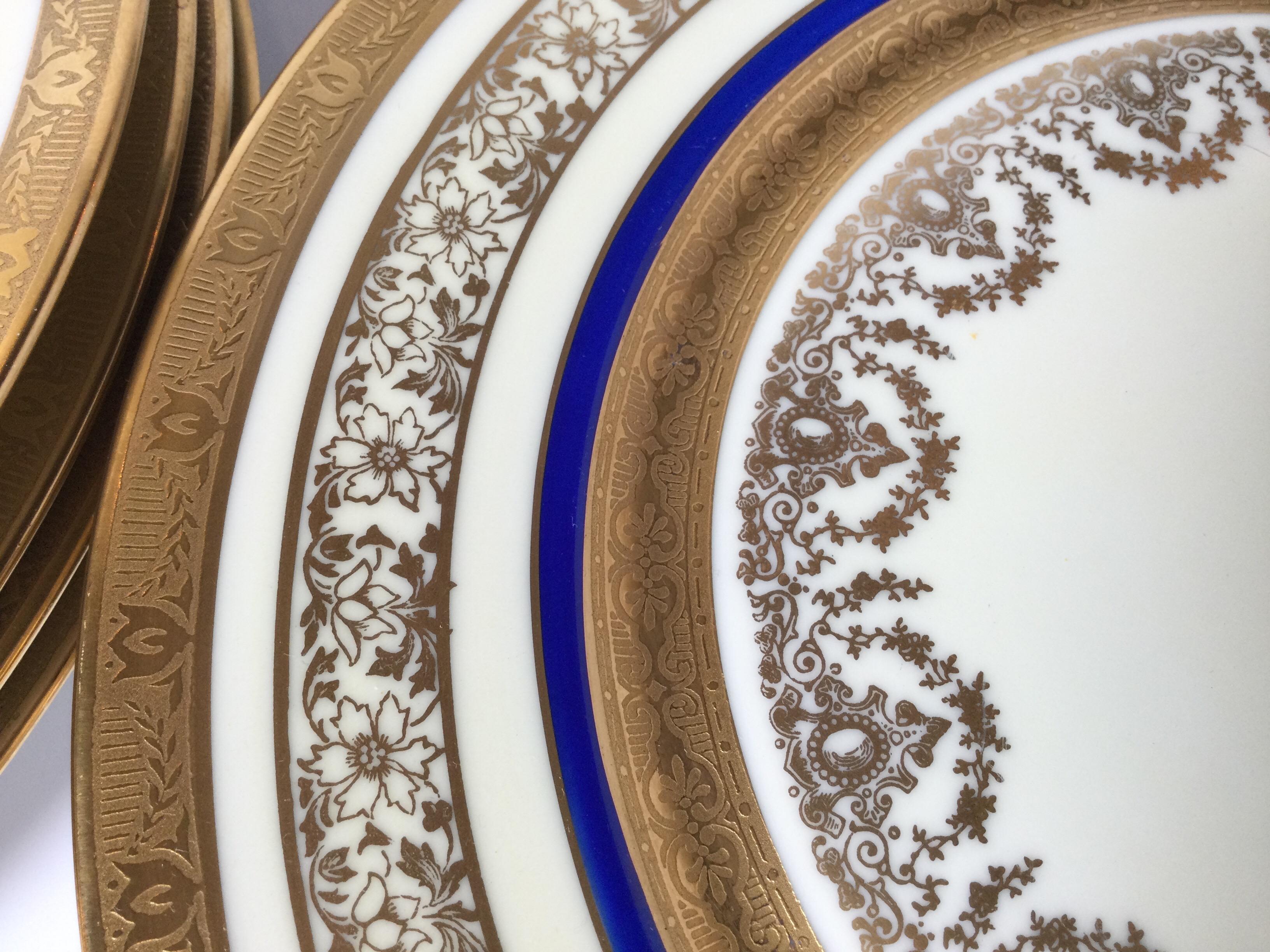 Set of 12 Cobalt and Gilt Service Dinner Plates In Excellent Condition In Lambertville, NJ