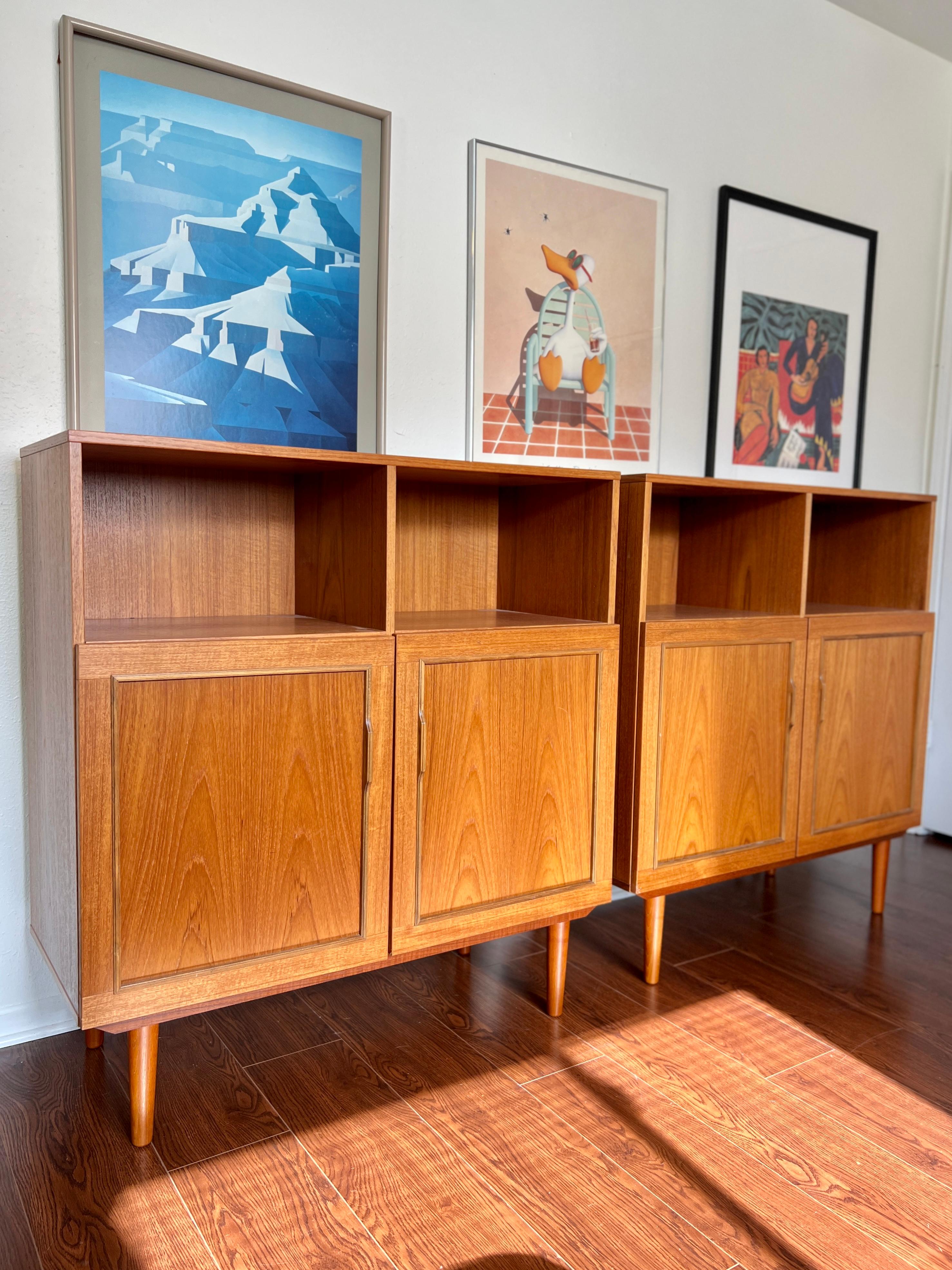A set of 2 Danish mid century modern double door record / occasional cabinets In Good Condition In Houston, TX