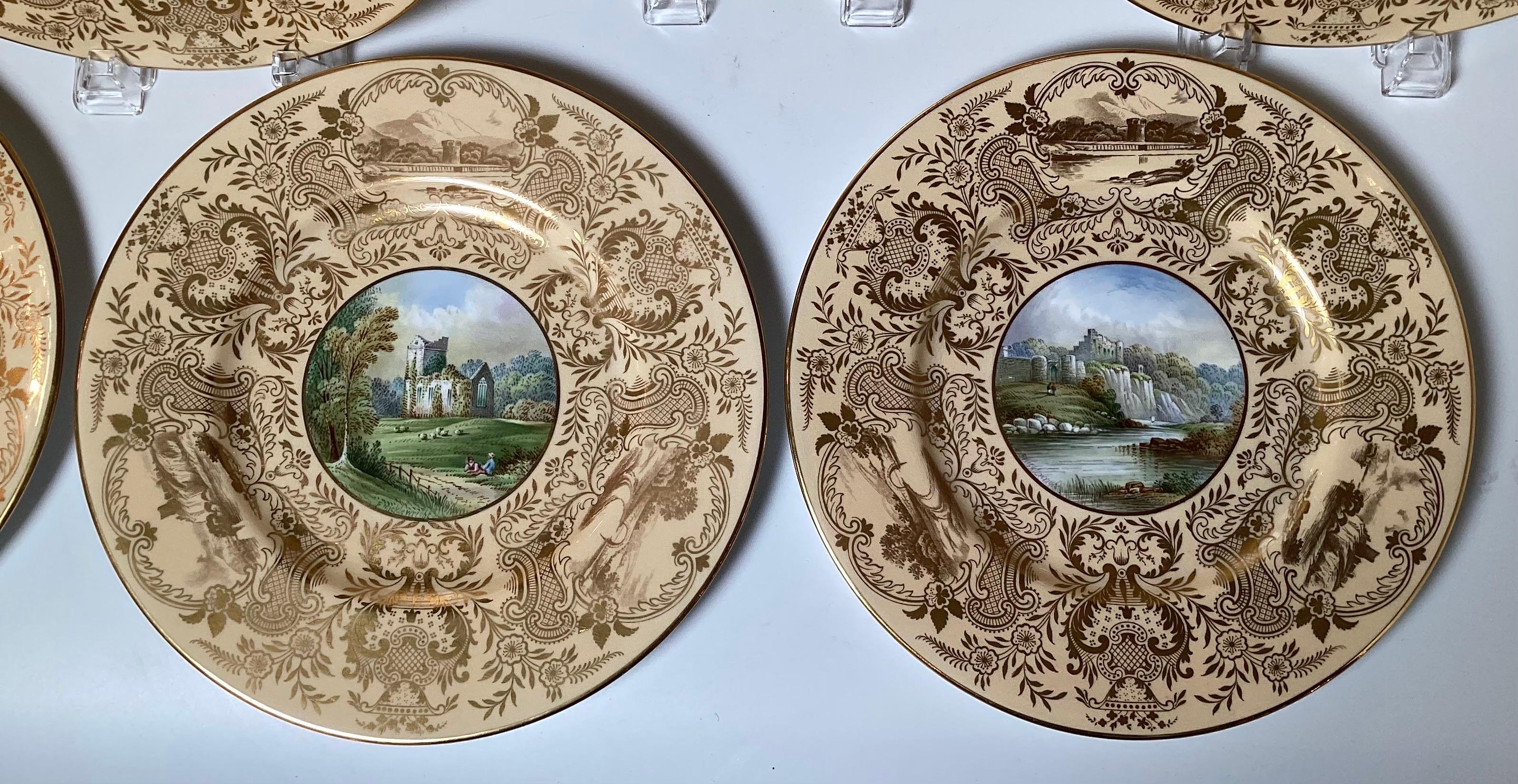 Juego de 2 Platos de Gabinete Ingleses Pintados a Mano Firmados por el Artista F. Micklewright Pintado a mano en venta