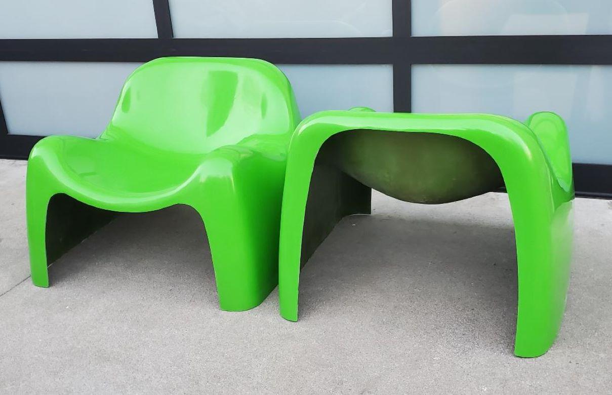 A Set Of 2 Green Fiberglass Toga Lounge Chairs Mid Century Modern Seating For Sale 4