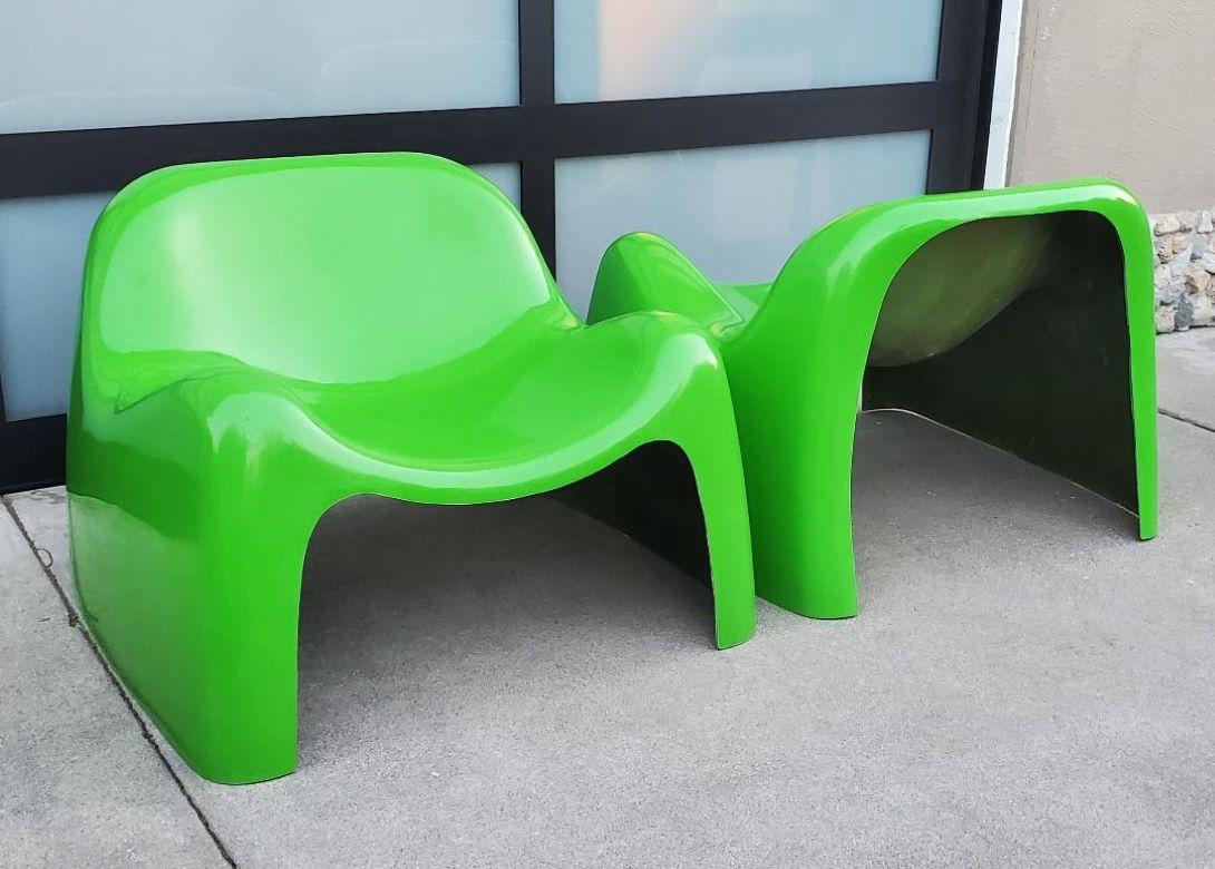 A Set Of 2 Green Fiberglass Toga Lounge Chairs Mid Century Modern Seating For Sale 5