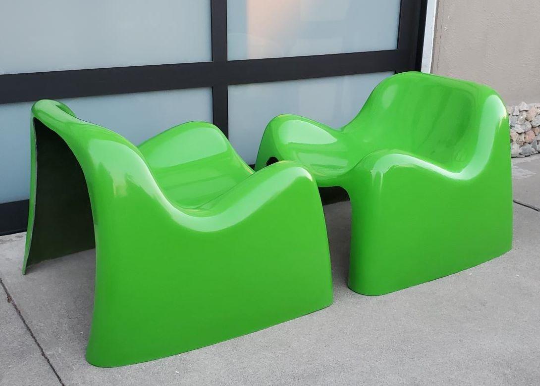 A Set Of 2 Green Fiberglass Toga Lounge Chairs Mid Century Modern Seating For Sale 7