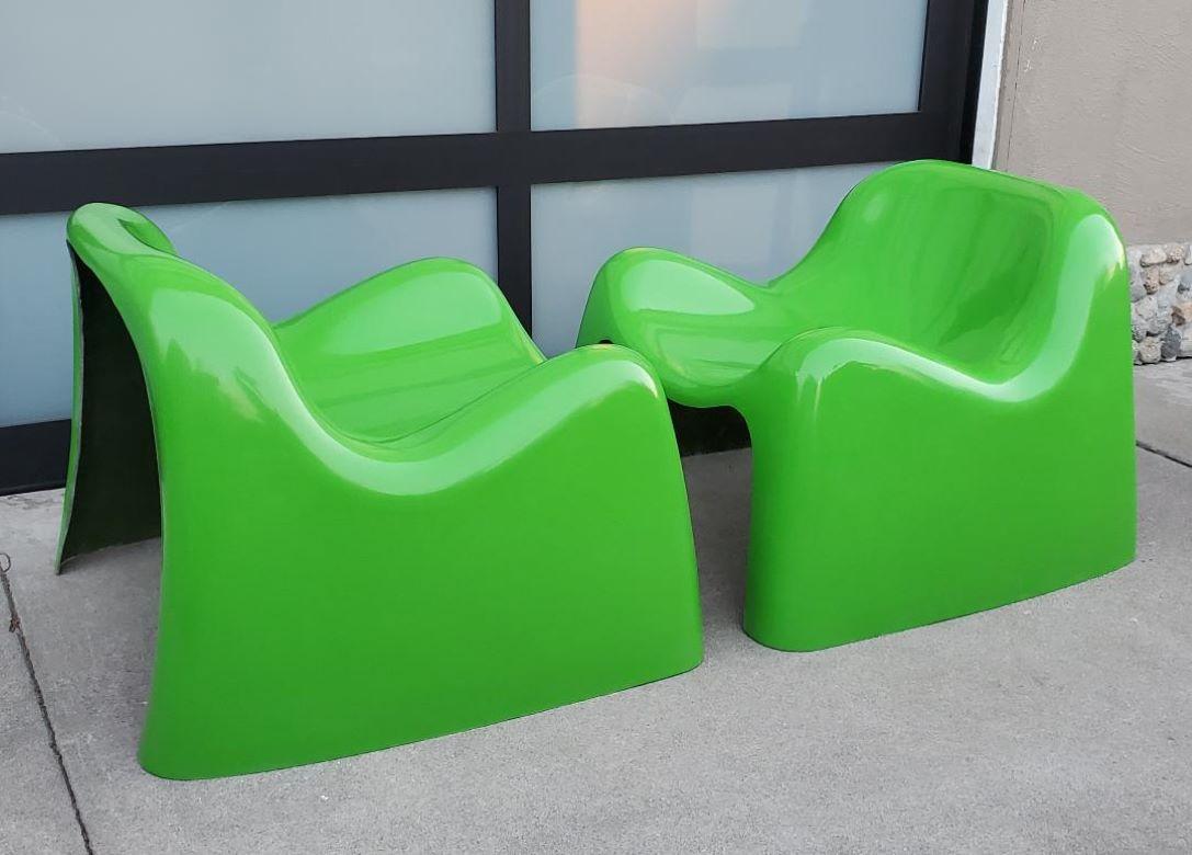 A Set Of 2 Green Fiberglass Toga Lounge Chairs Mid Century Modern Seating For Sale 8