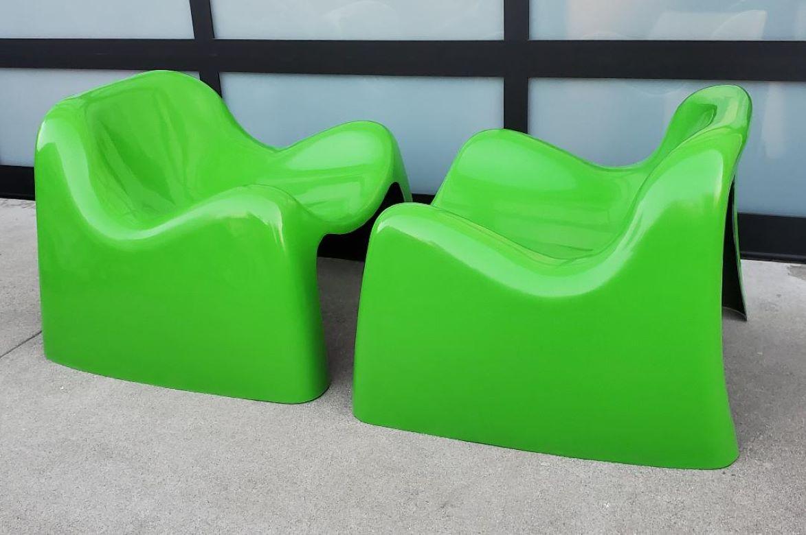 A Set Of 2 Green Fiberglass Toga Lounge Chairs Mid Century Modern Seating For Sale 9