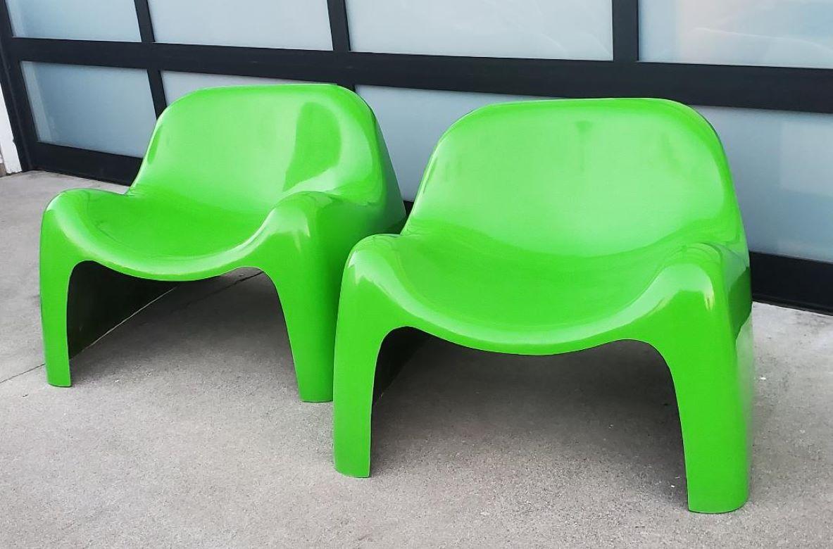 A Set Of 2 Green Fiberglass Toga Lounge Chairs Mid Century Modern Seating For Sale 10