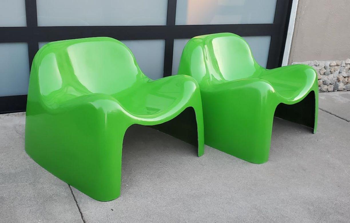 A Set Of 2 Green Fiberglass Toga Lounge Chairs Mid Century Modern Seating For Sale 11