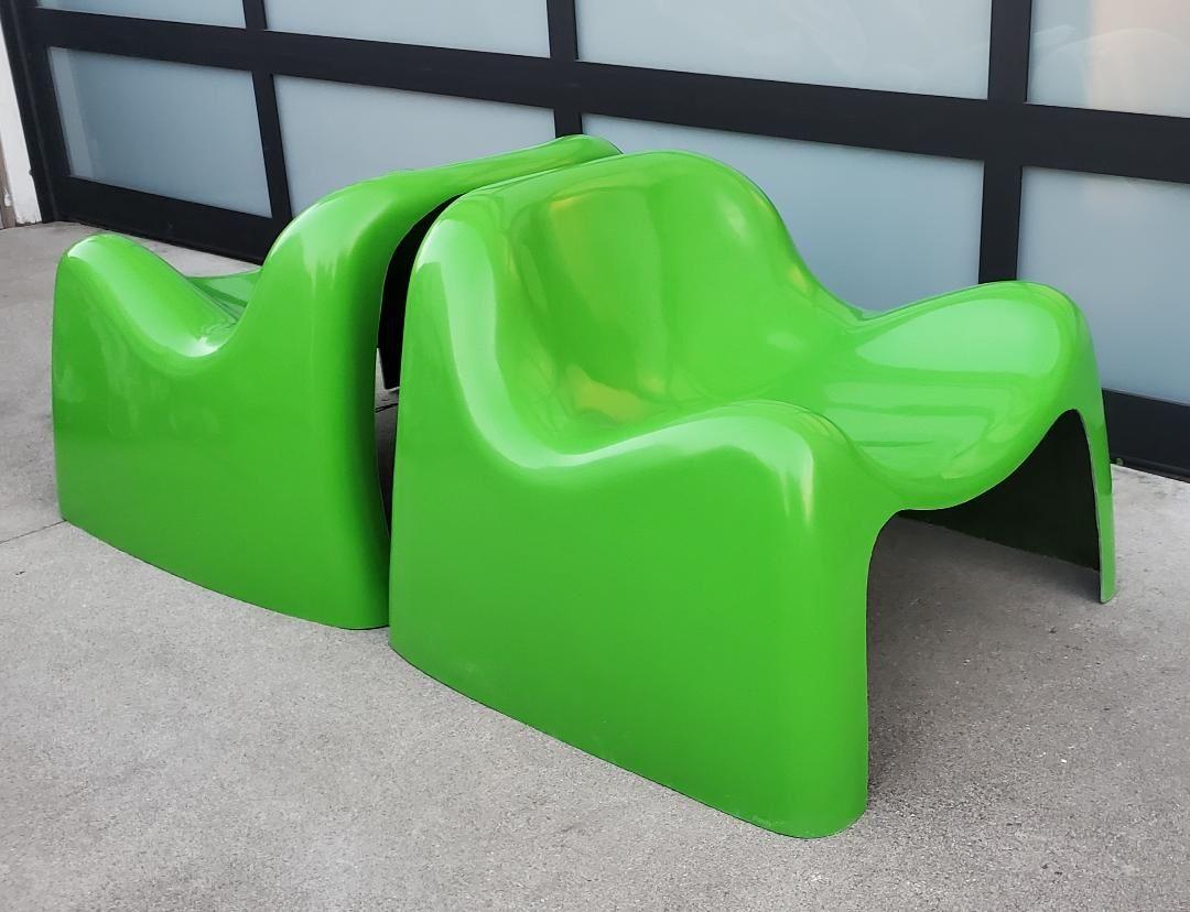 A Set Of 2 Green Fiberglass Toga Lounge Chairs Mid Century Modern Seating For Sale 12