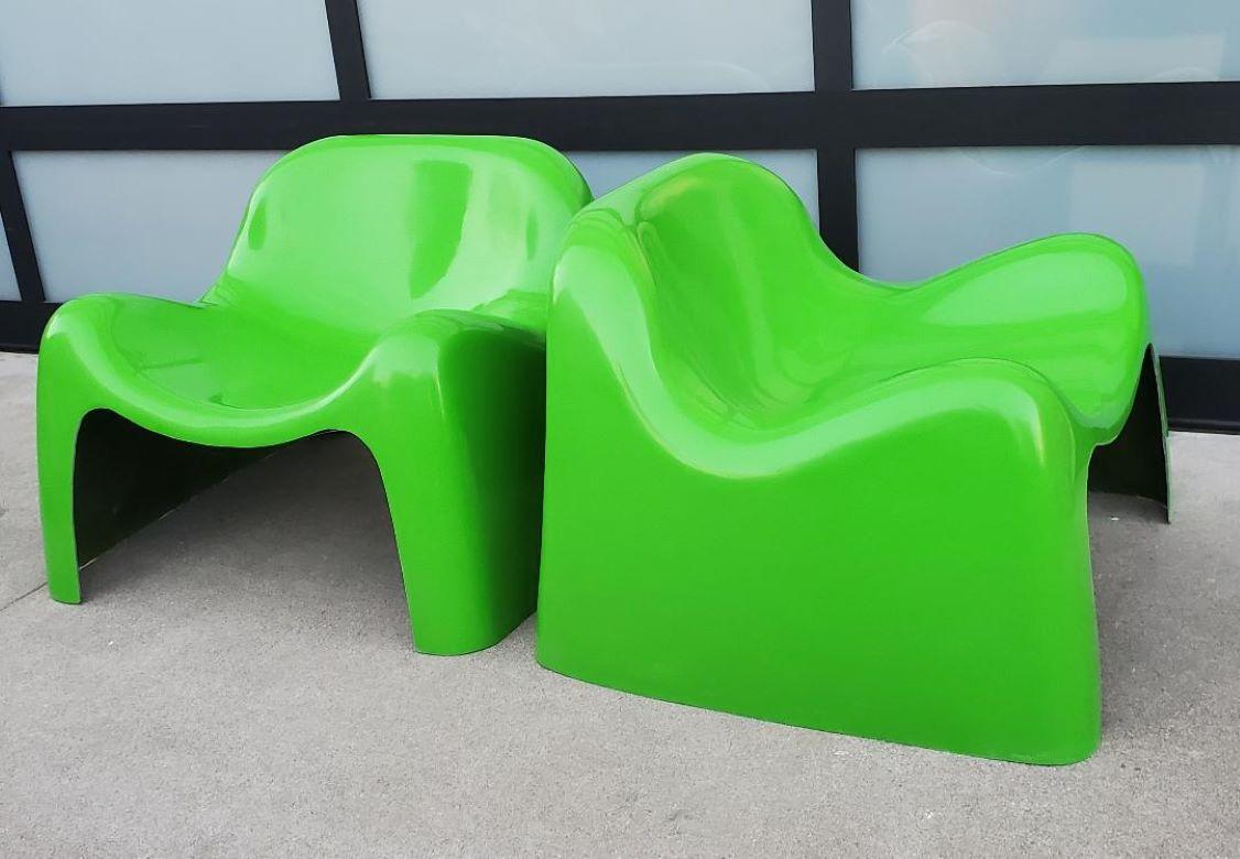 A Set Of 2 Green Fiberglass Toga Lounge Chairs Mid Century Modern Seating For Sale 1