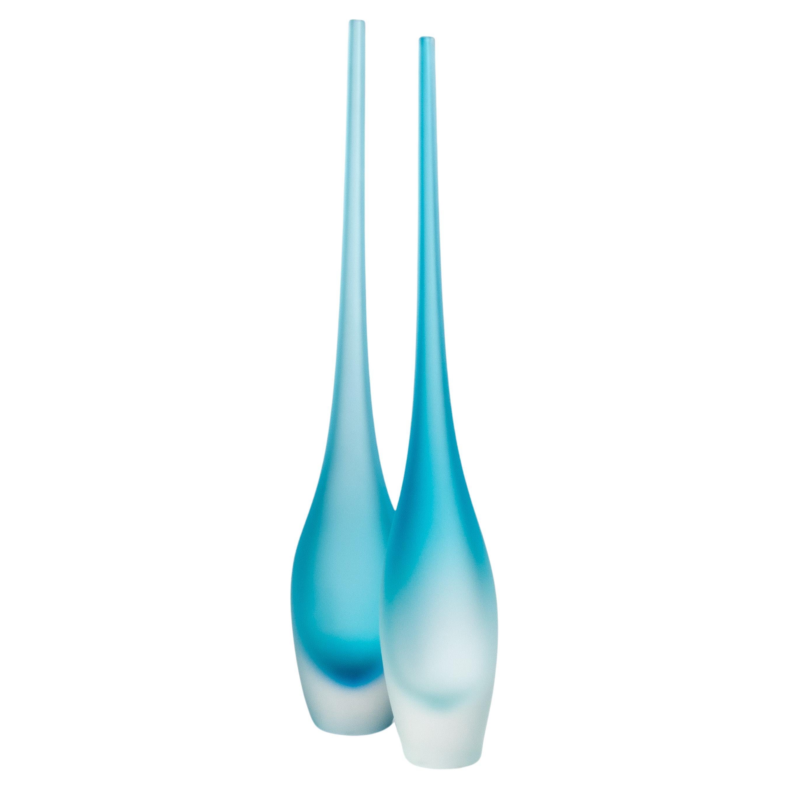 Un set di 2 vasi a forma di flauto di Murano soffiati a mano in acquamarina in vendita