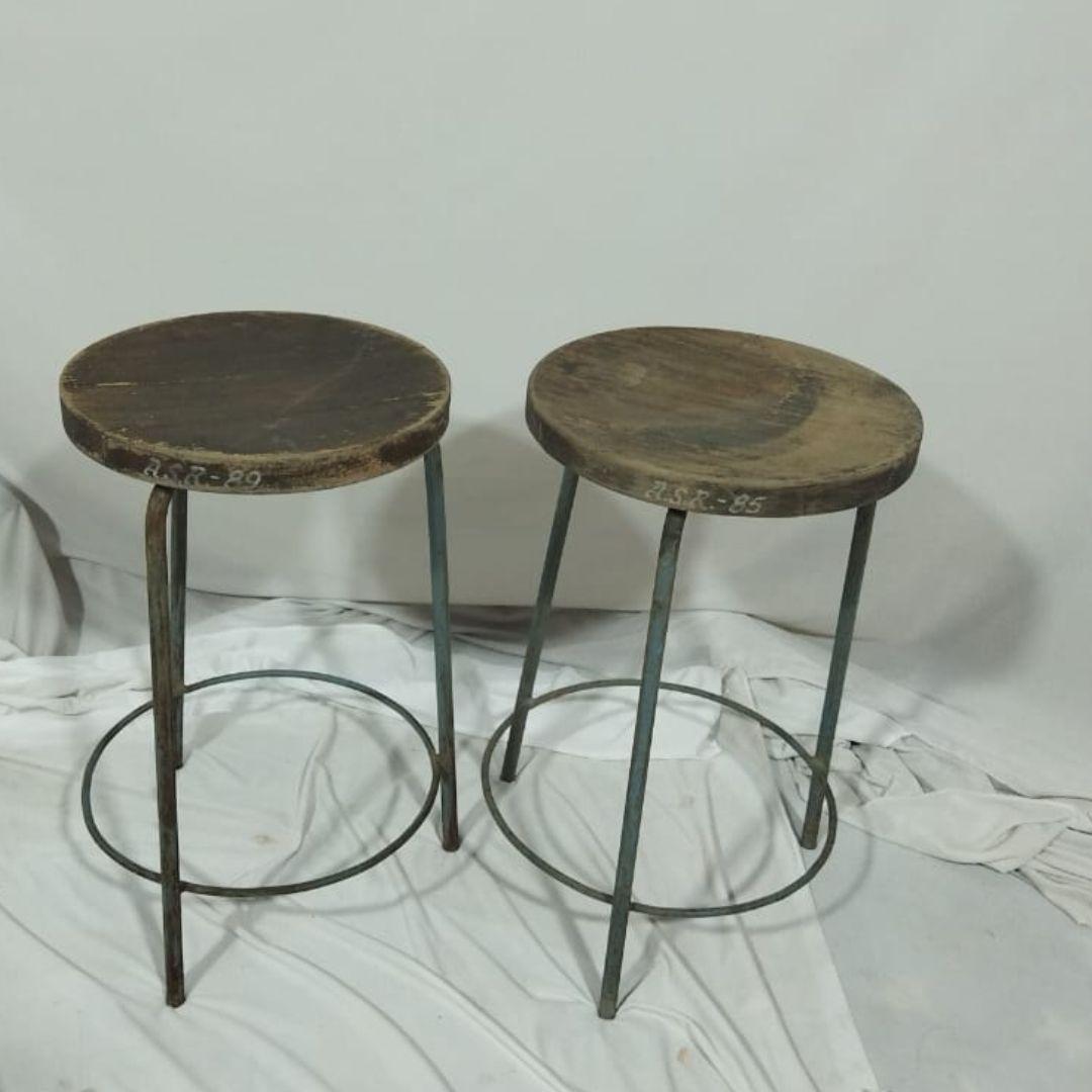 2er-Set Pierre Jeanneret PJ-SI-57-A Hocker, Chandigarh, 1960er Jahre (Handgefertigt) im Angebot