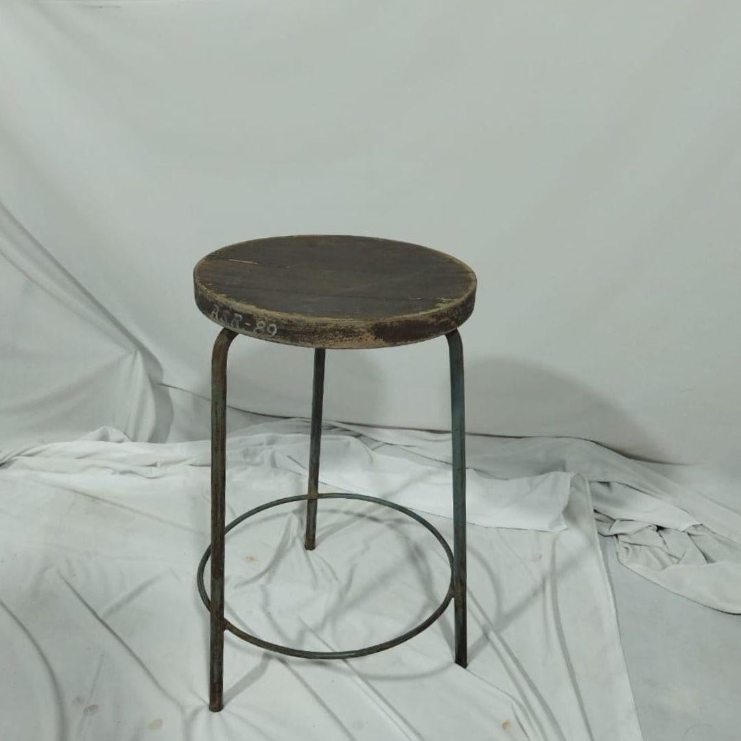 2er-Set Pierre Jeanneret PJ-SI-57-A Hocker, Chandigarh, 1960er Jahre (Eisen) im Angebot