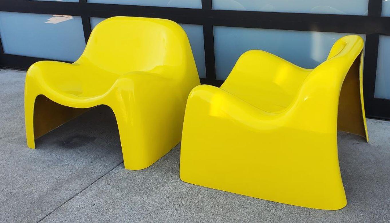 A Set Of 2 Yellow Fiberglass Toga Lounge Chairs Mid Century Modern Seating For Sale 6