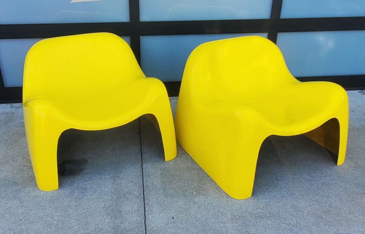A Set Of 2 Yellow Fiberglass Toga Lounge Chairs Mid Century Modern Seating For Sale 7