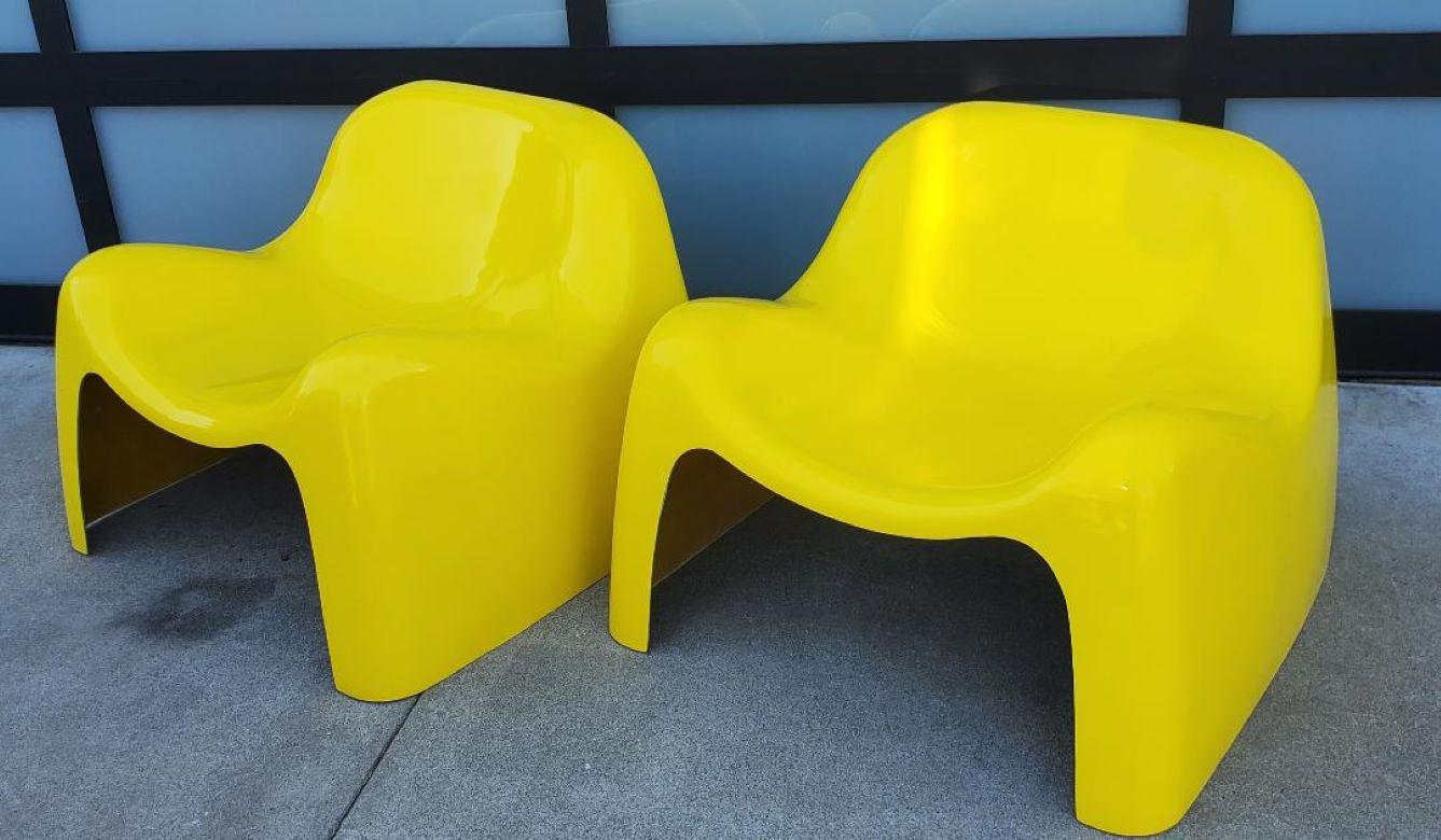 A Set Of 2 Yellow Fiberglass Toga Lounge Chairs Mid Century Modern Seating For Sale 8