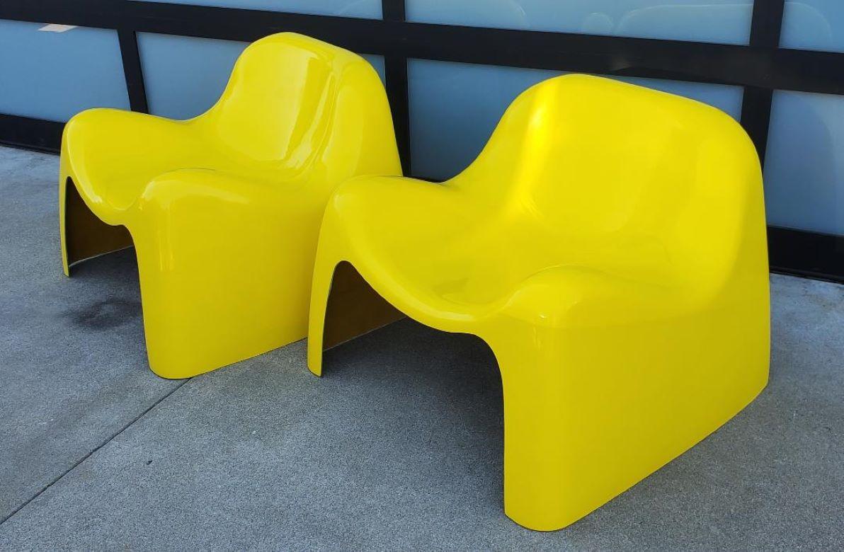 A Set Of 2 Yellow Fiberglass Toga Lounge Chairs Mid Century Modern Seating For Sale 9
