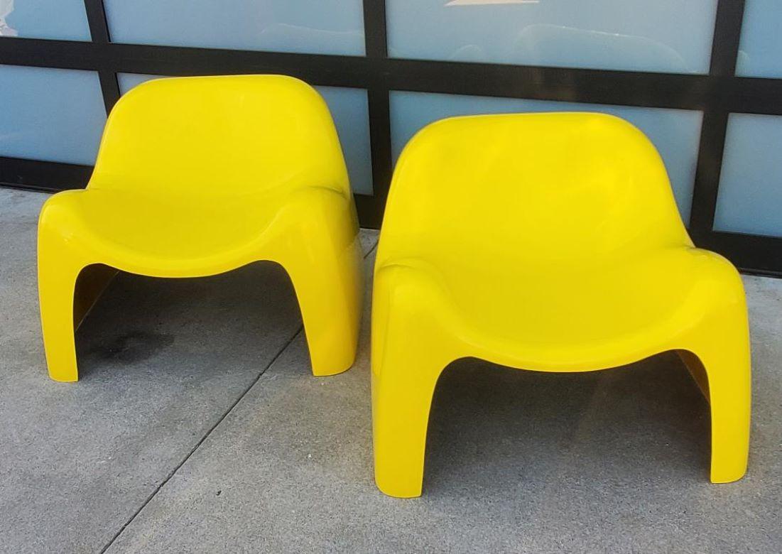 A Set Of 2 Yellow Fiberglass Toga Lounge Chairs Mid Century Modern Seating For Sale 12