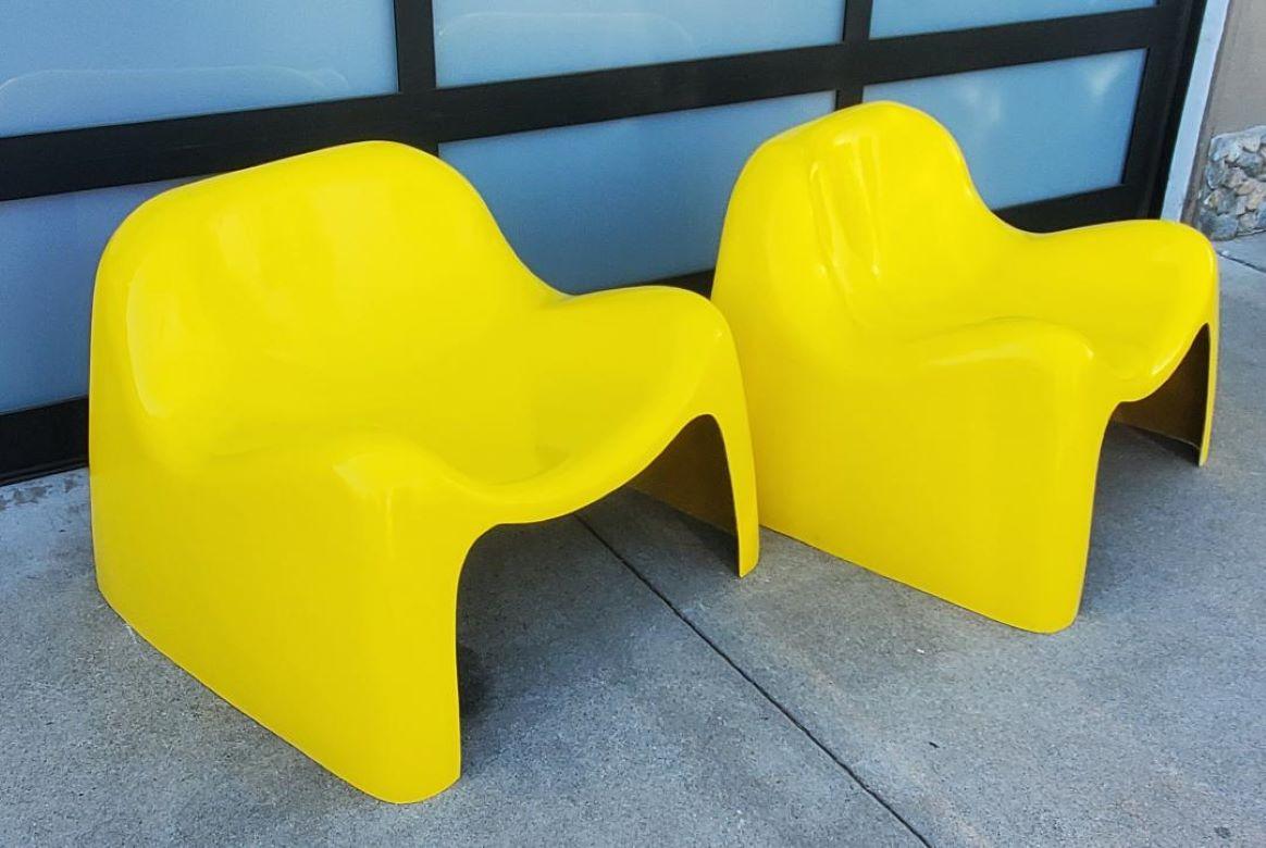 A Set Of 2 Yellow Fiberglass Toga Lounge Chairs Mid Century Modern Seating For Sale 13