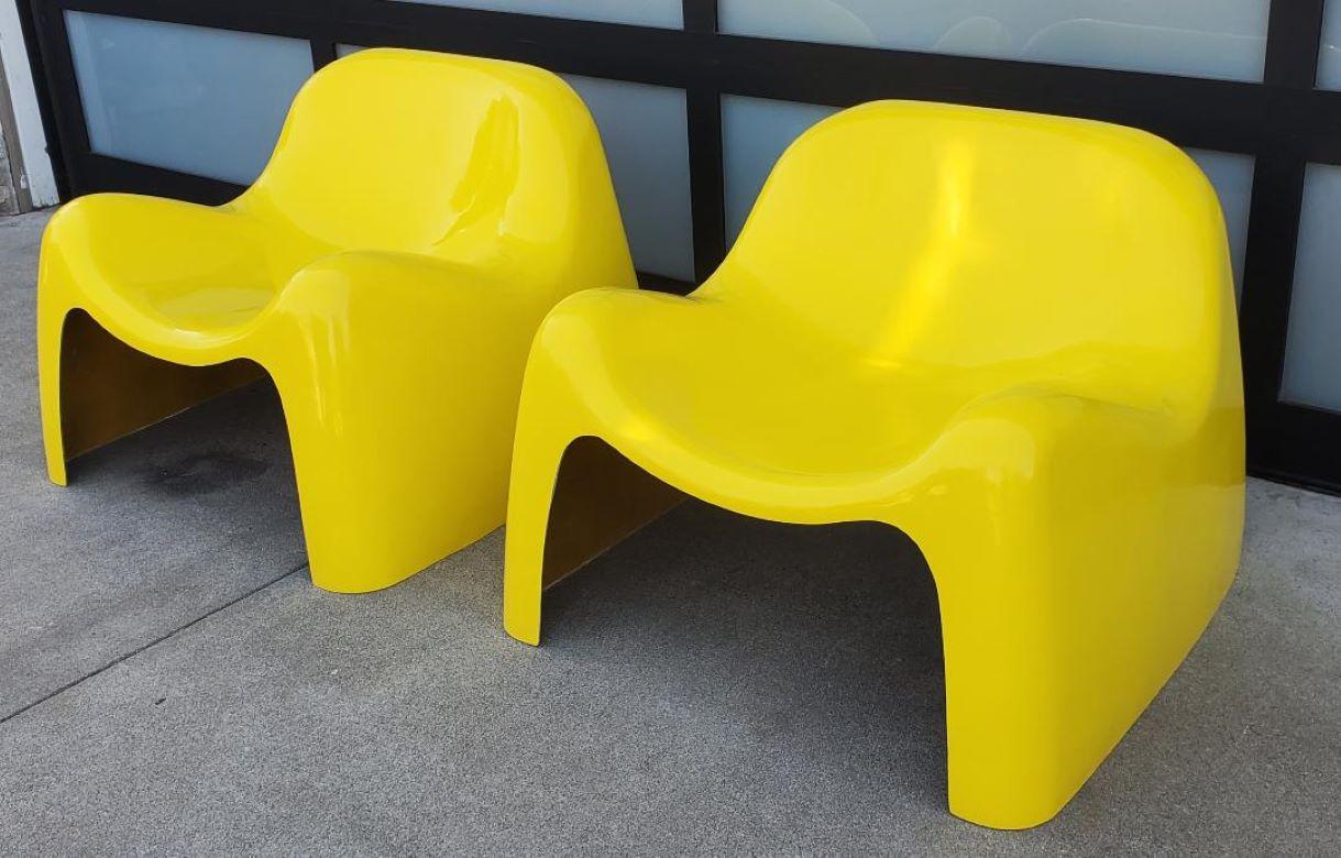 20th Century A Set Of 2 Yellow Fiberglass Toga Lounge Chairs Mid Century Modern Seating For Sale