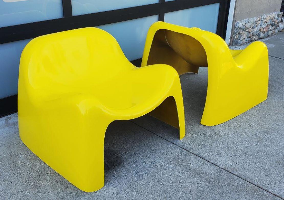 A Set Of 2 Yellow Fiberglass Toga Lounge Chairs Mid Century Modern Seating For Sale 3