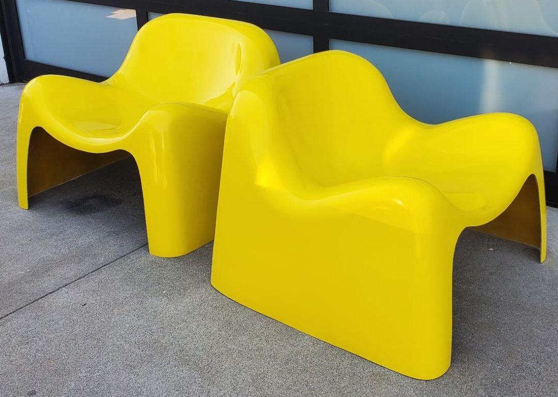 A Set Of 2 Yellow Fiberglass Toga Lounge Chairs Mid Century Modern Seating For Sale 4