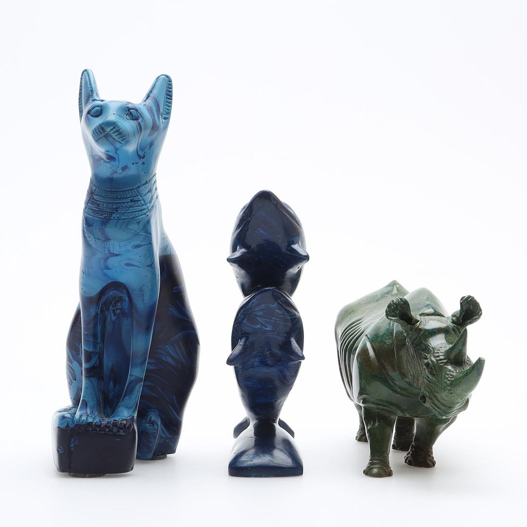 Conjunto De 3 Figuras Antiguas De Piedra Decorativas De Gato Rinoceronte Delfín Tallado en venta